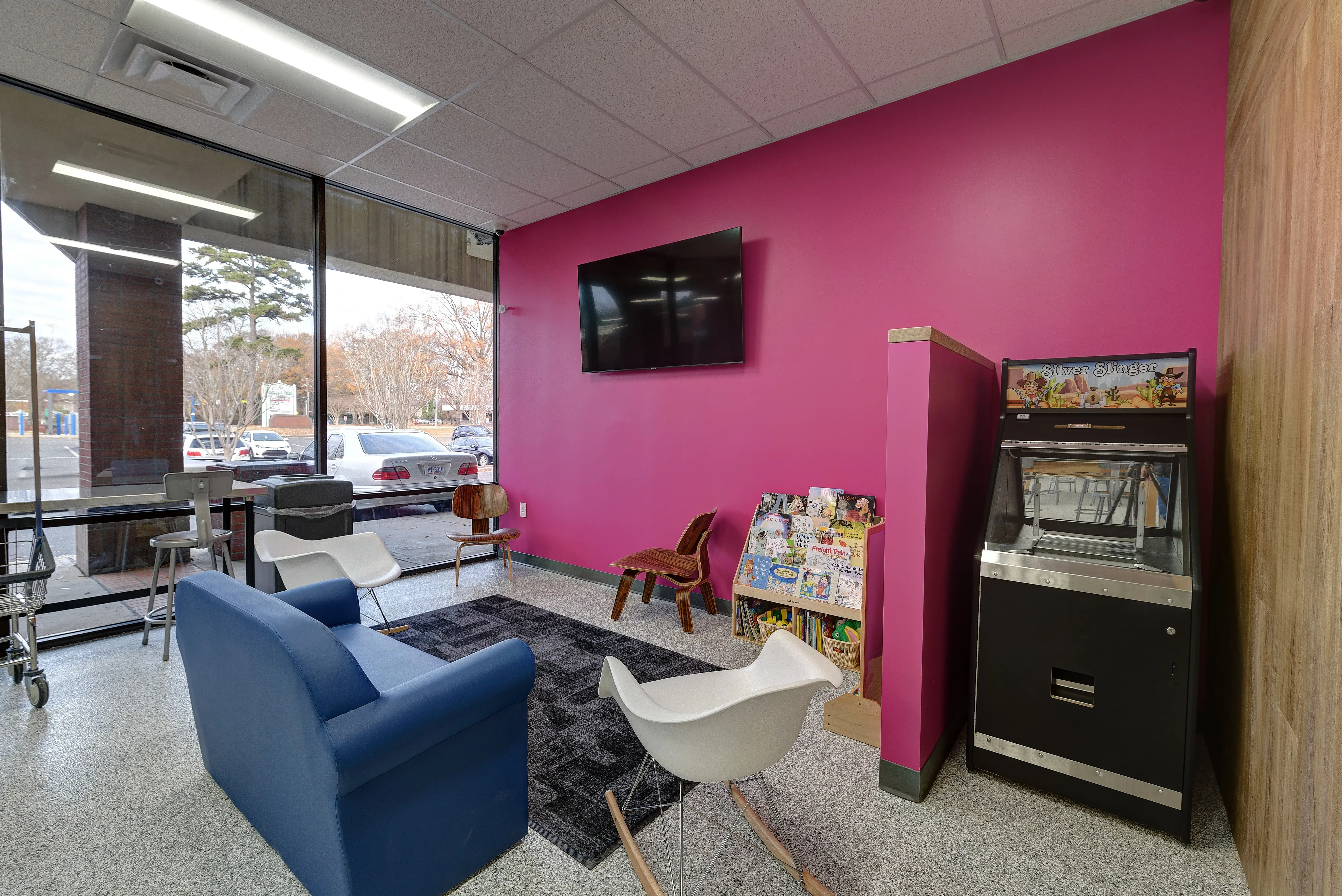 LaundroLab Laundromat - Image 6