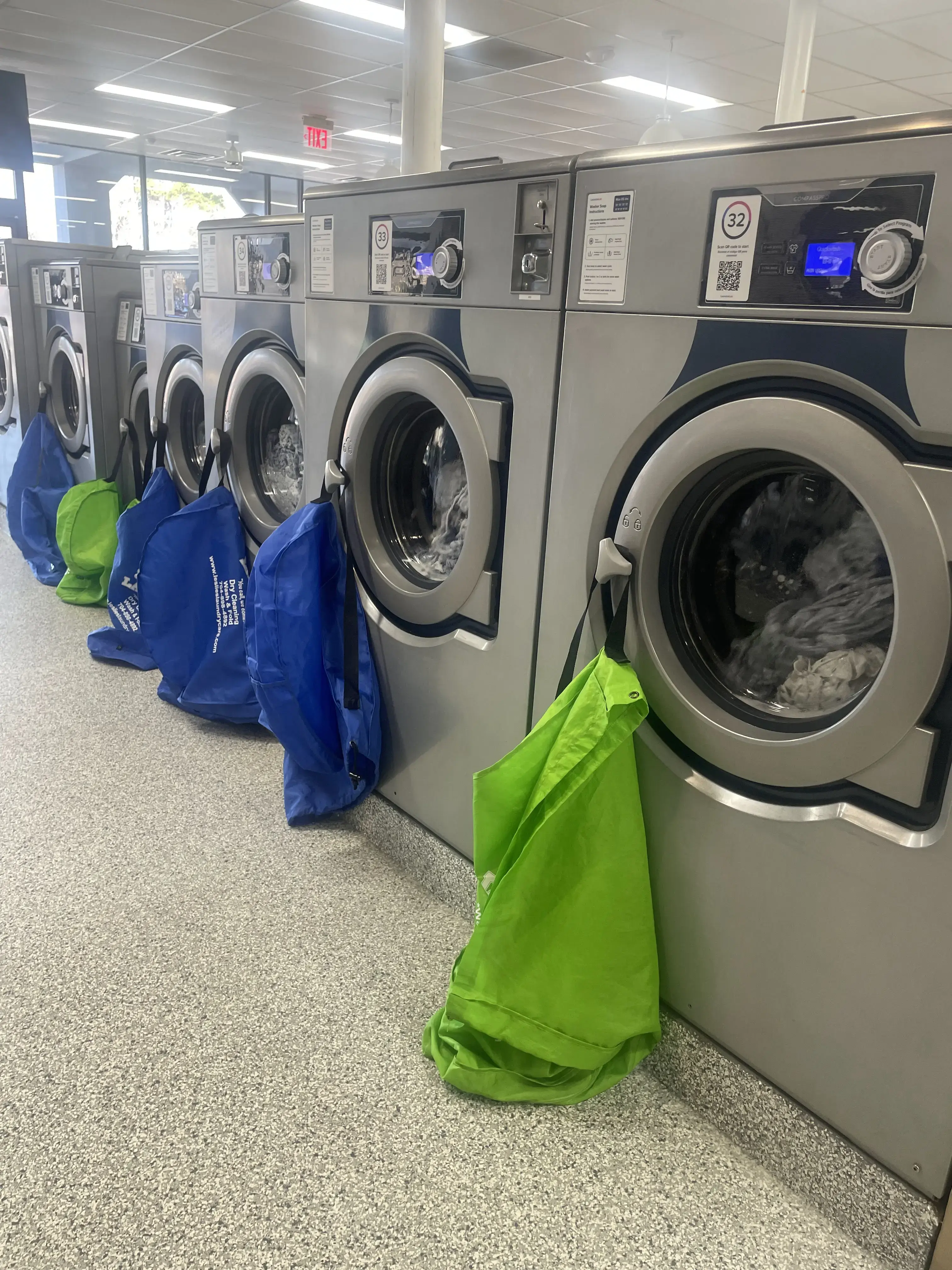 LaundroLab Laundromat thumbnail 3