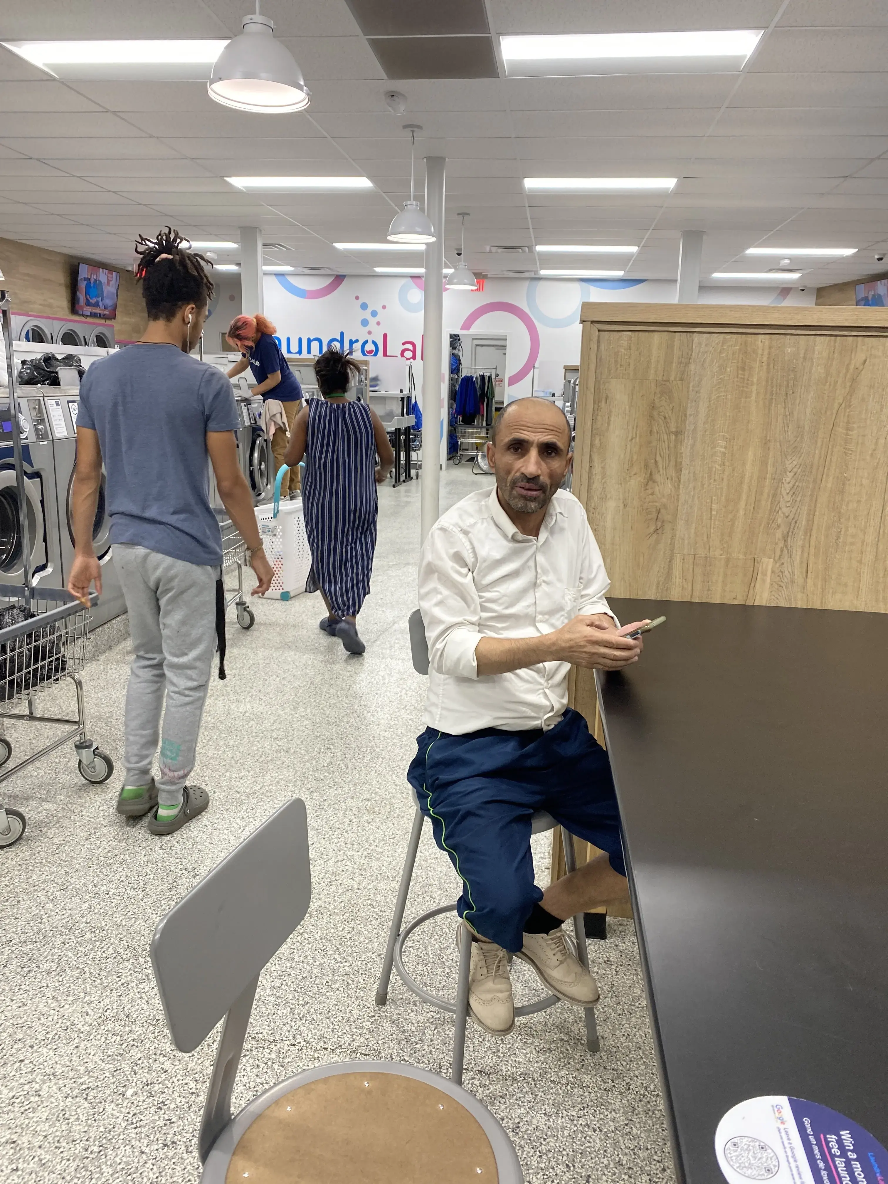 LaundroLab Laundromat - Image 12