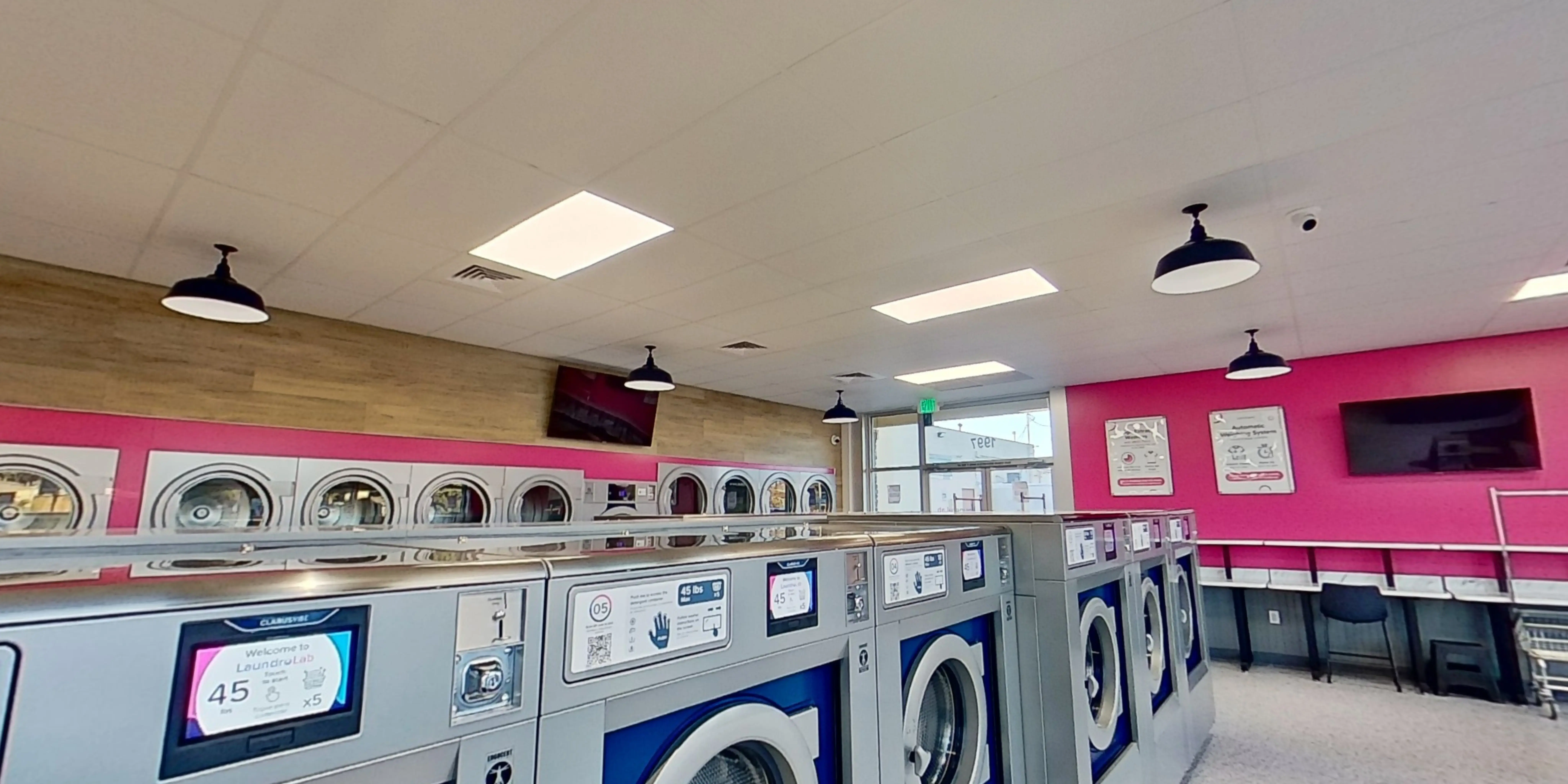 LaundroLab Laundromat - Image 9