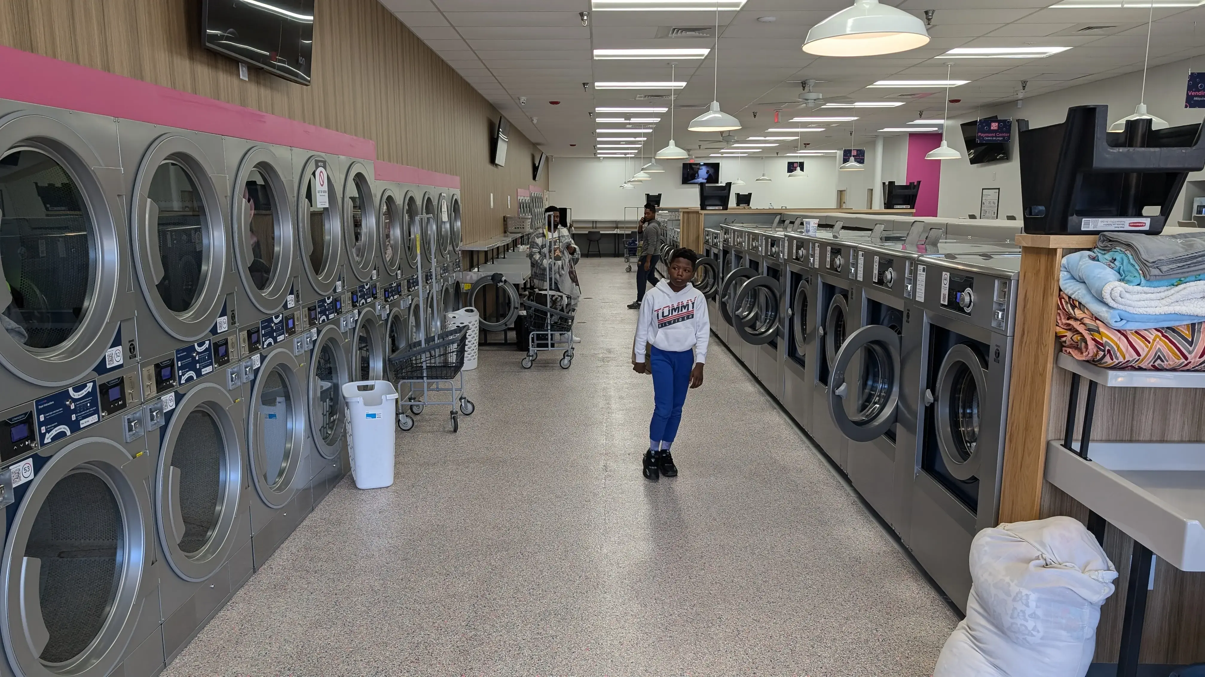LaundroLab Laundromat thumbnail 18