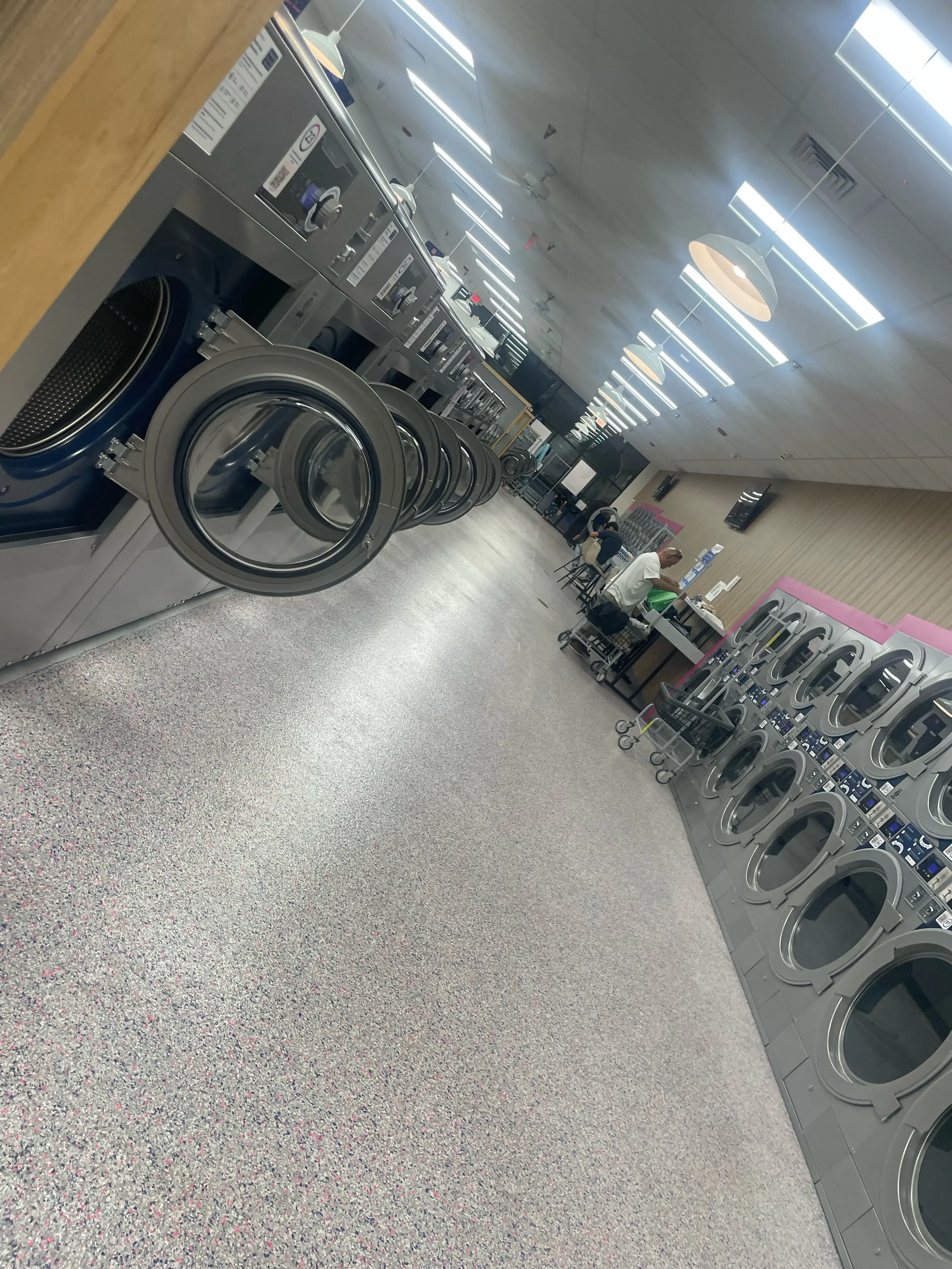LaundroLab Laundromat thumbnail 14
