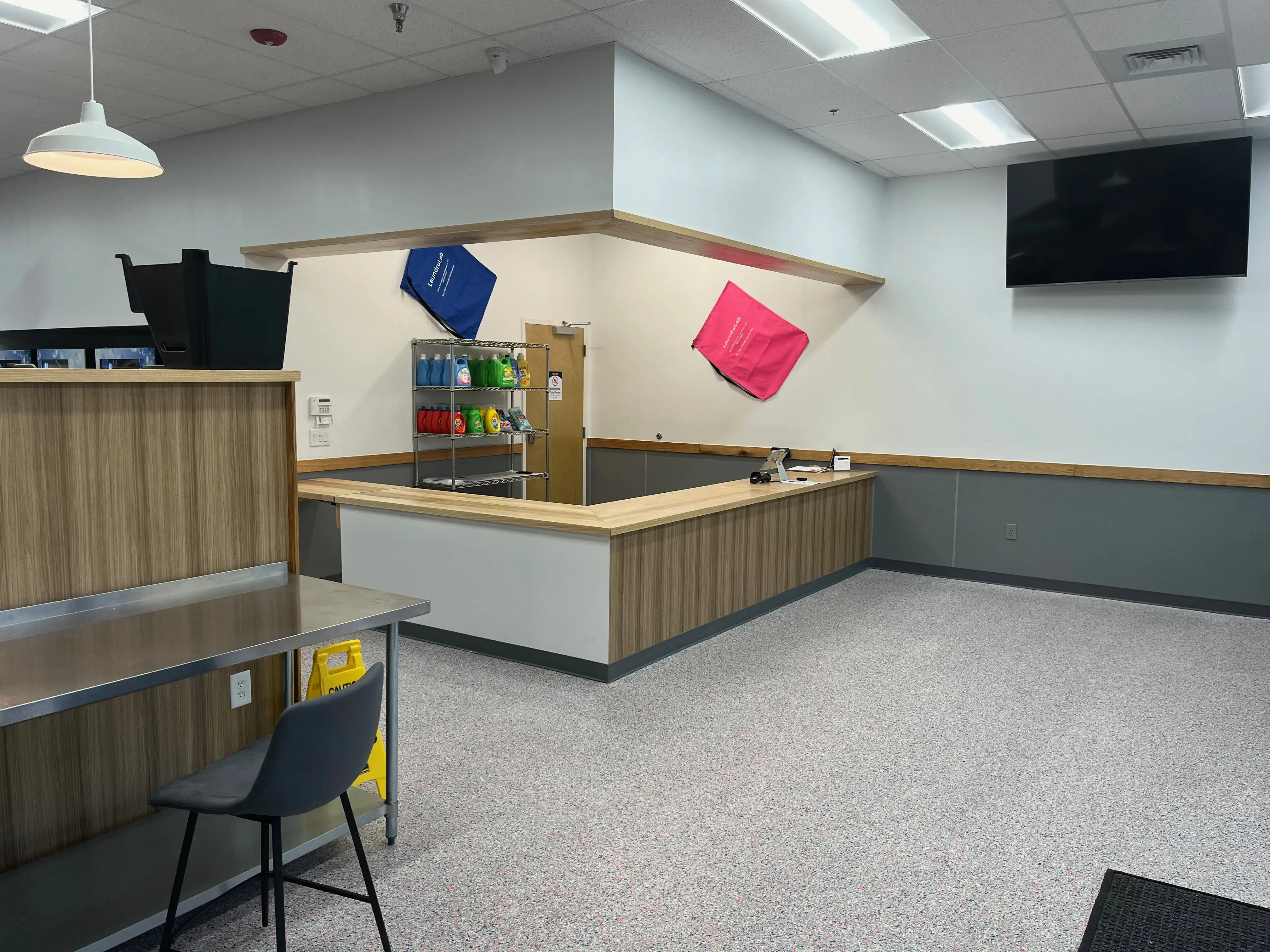 LaundroLab Laundromat - Image 6