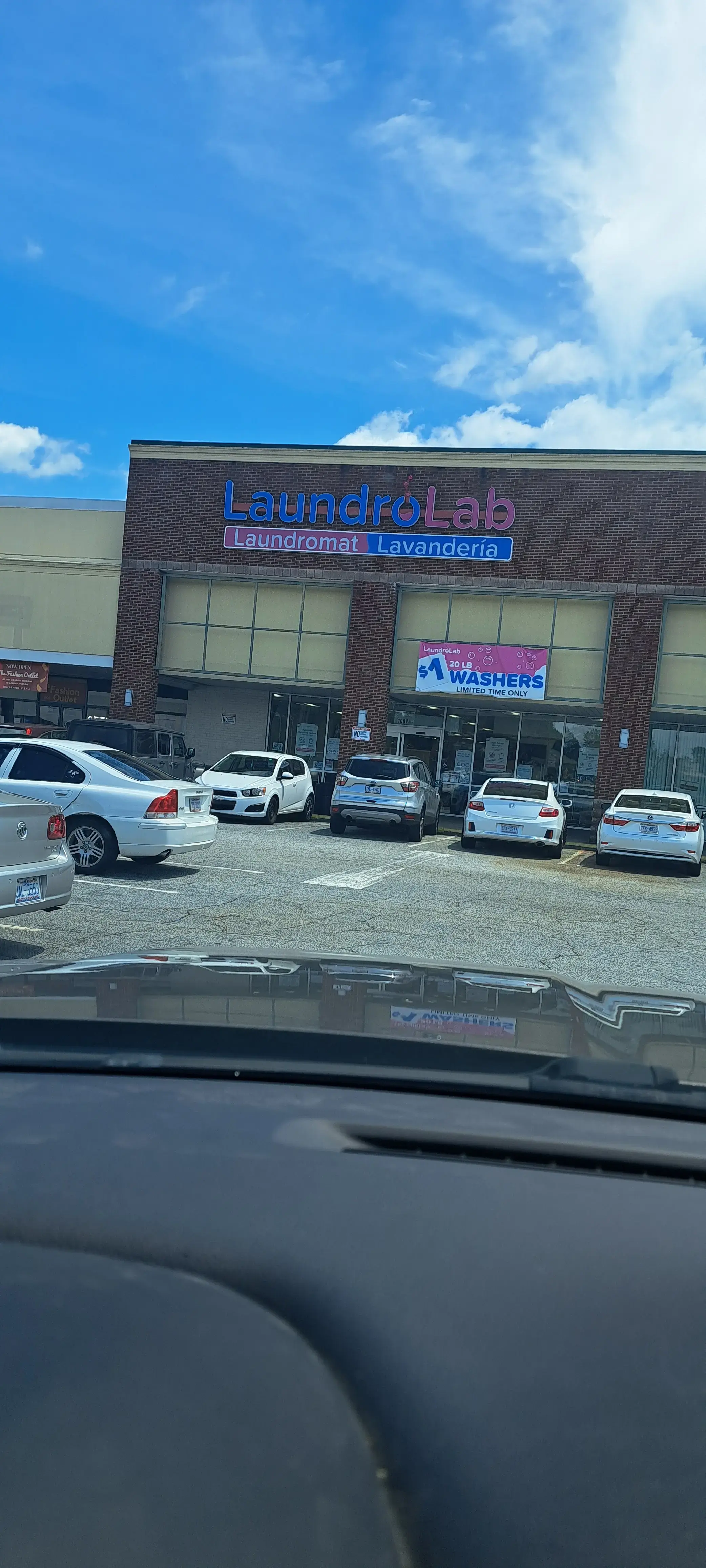 LaundroLab Laundromat - Image 7
