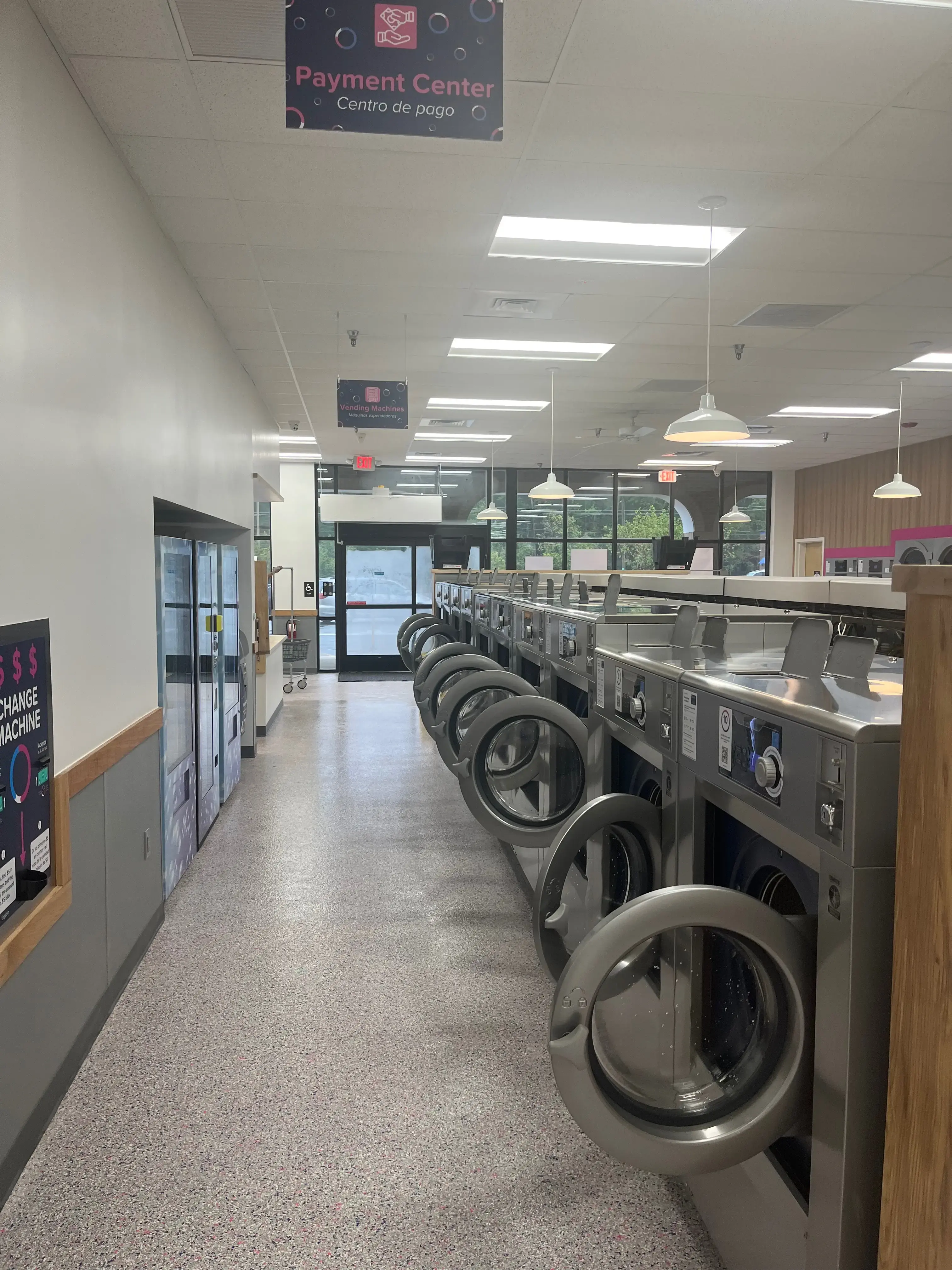 LaundroLab Laundromat thumbnail 19