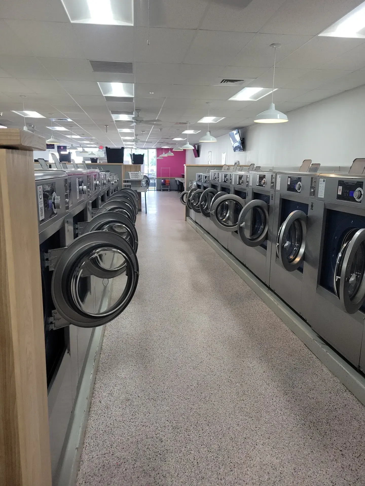 LaundroLab Laundromat - Image 5