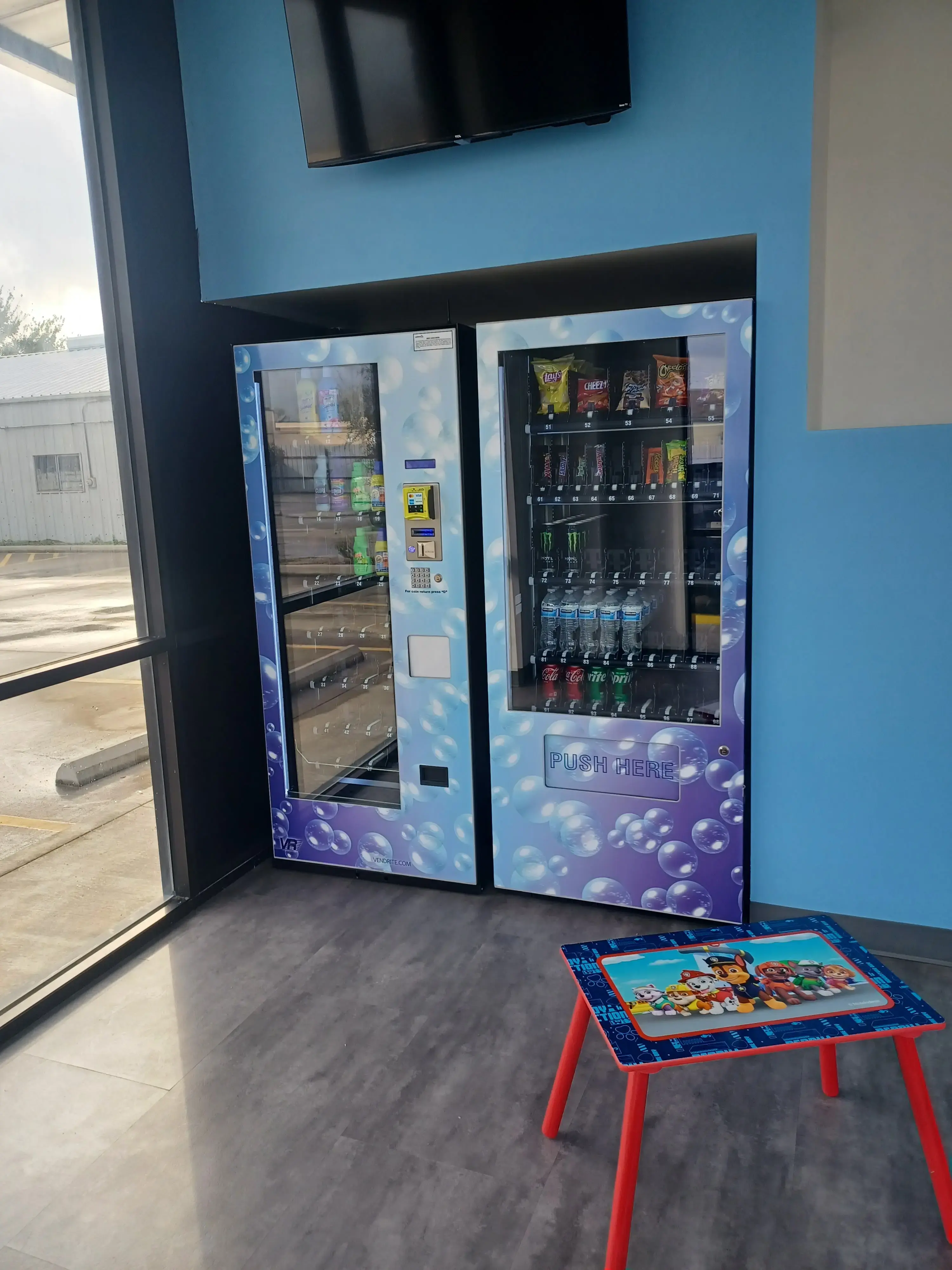 LaundroLab Laundromat thumbnail 9