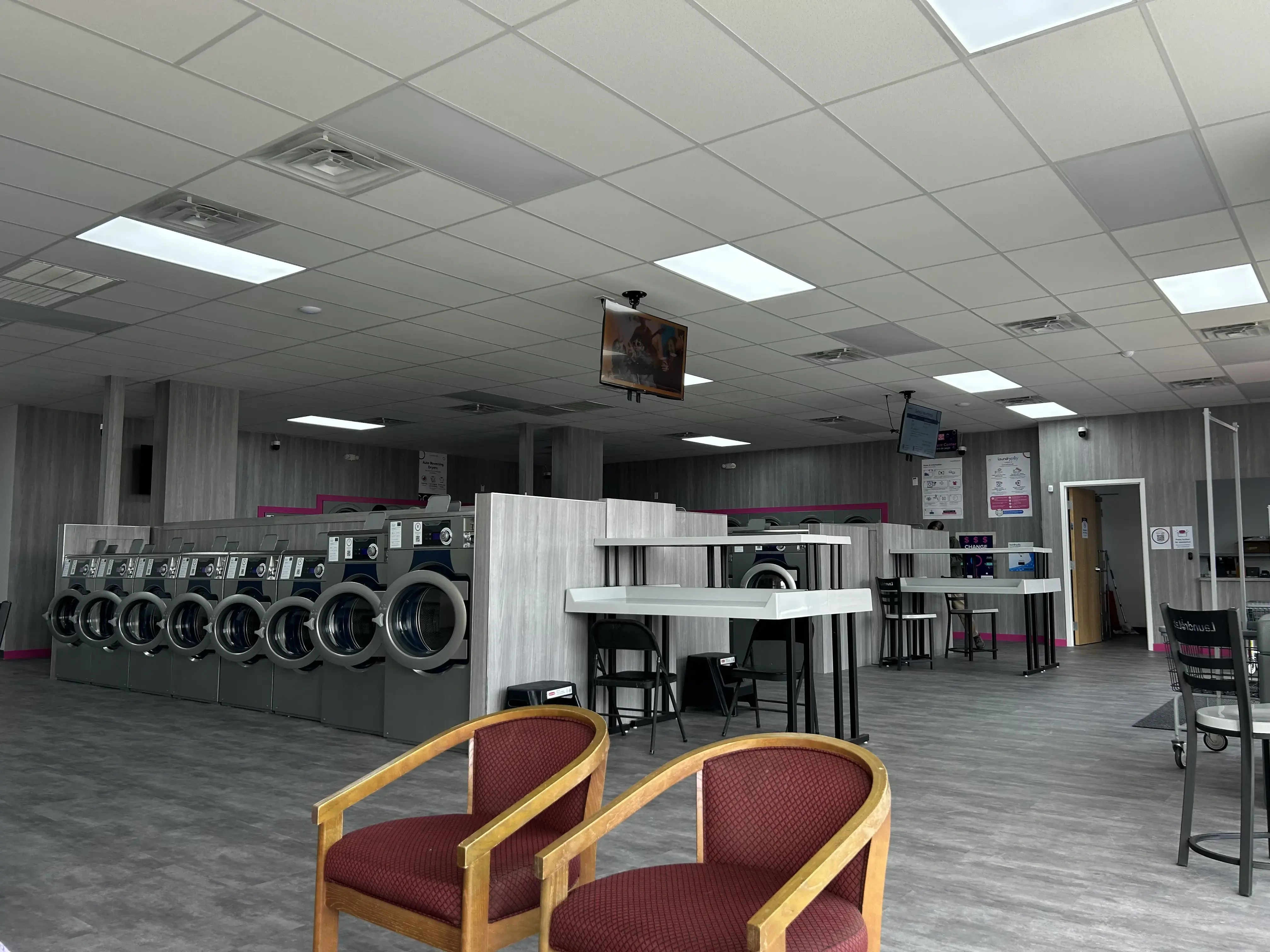 LaundroLab Laundromat thumbnail 5