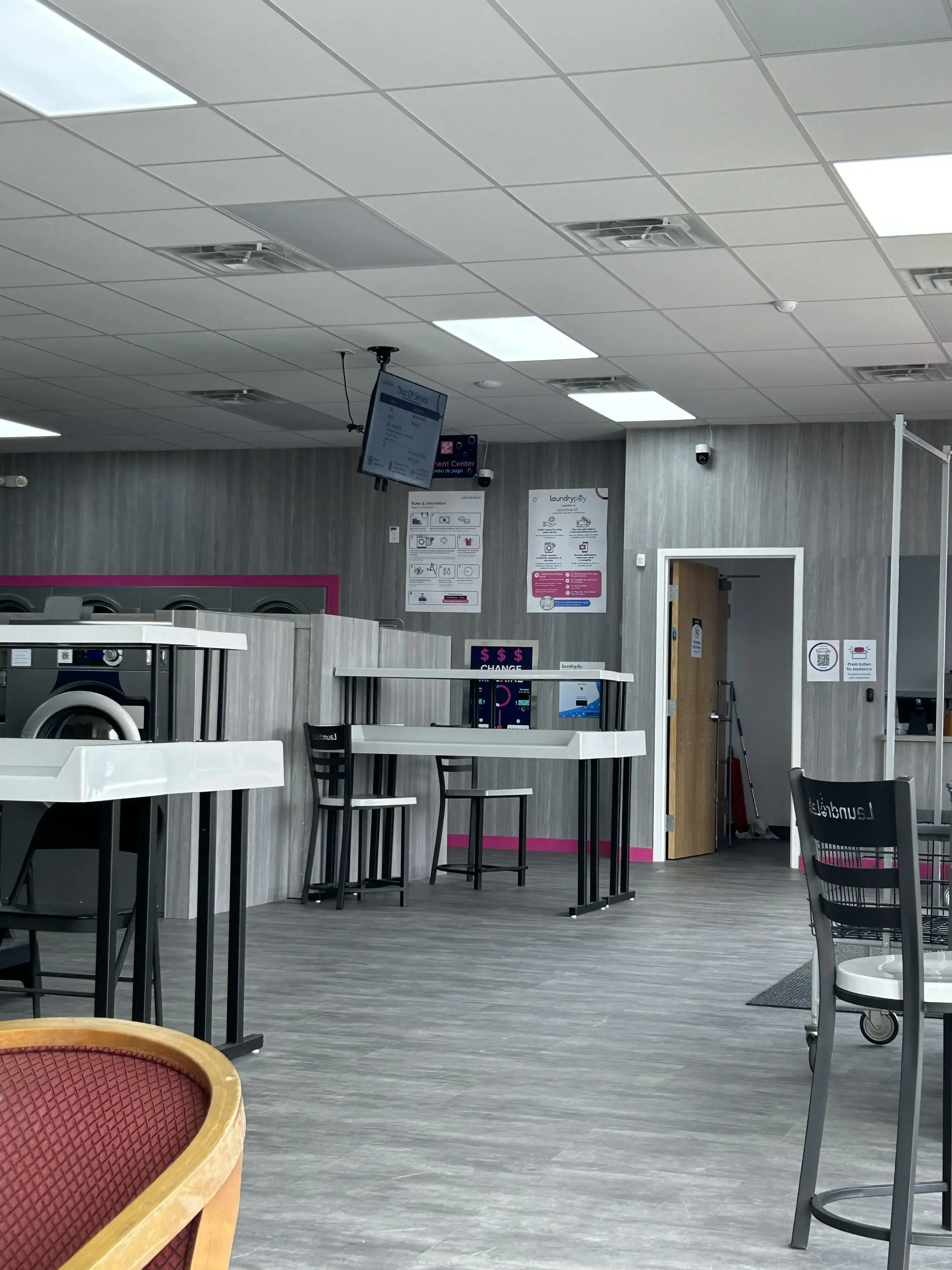 LaundroLab Laundromat thumbnail 7