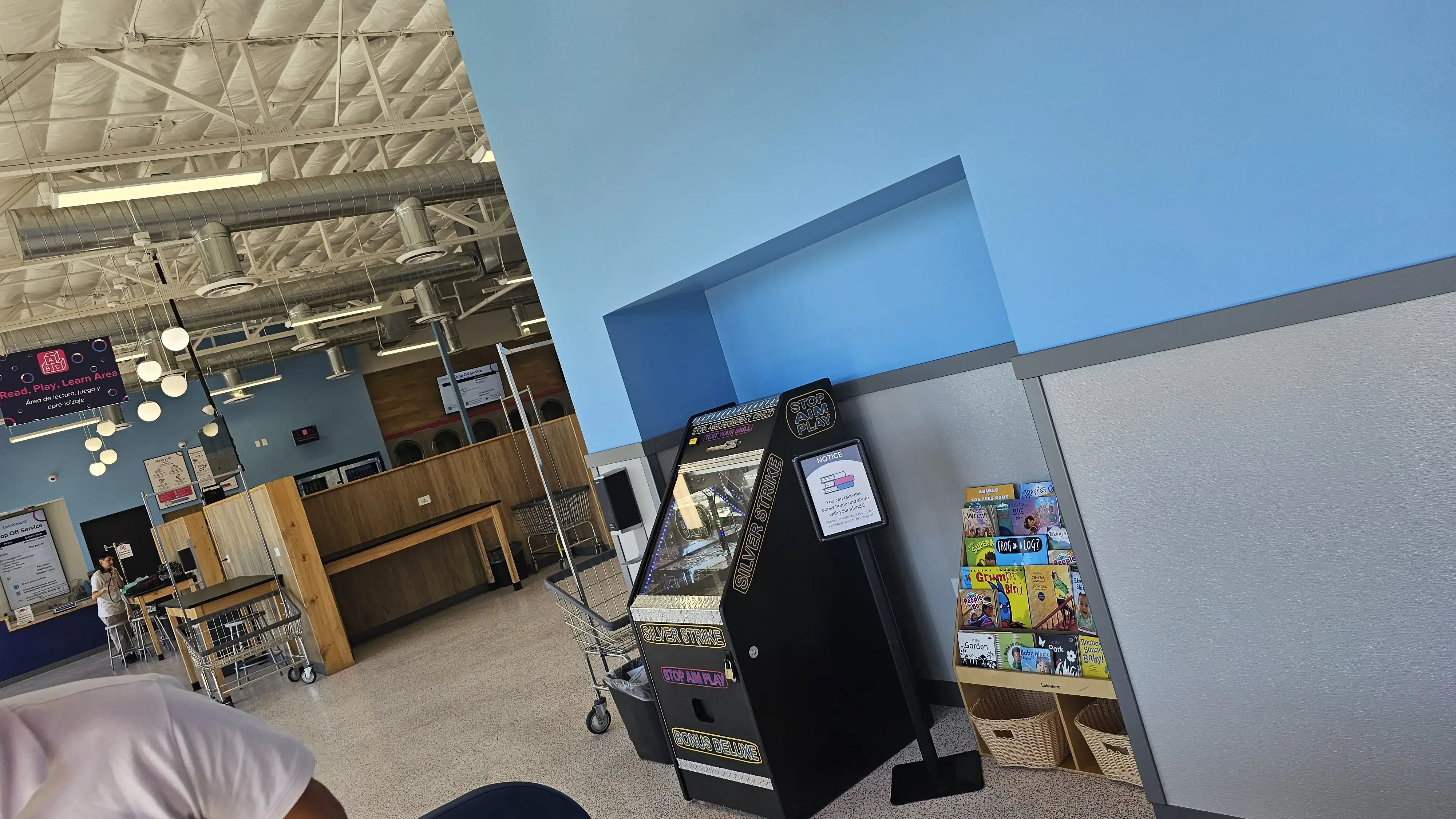 LaundroLab Laundromat - Image 9