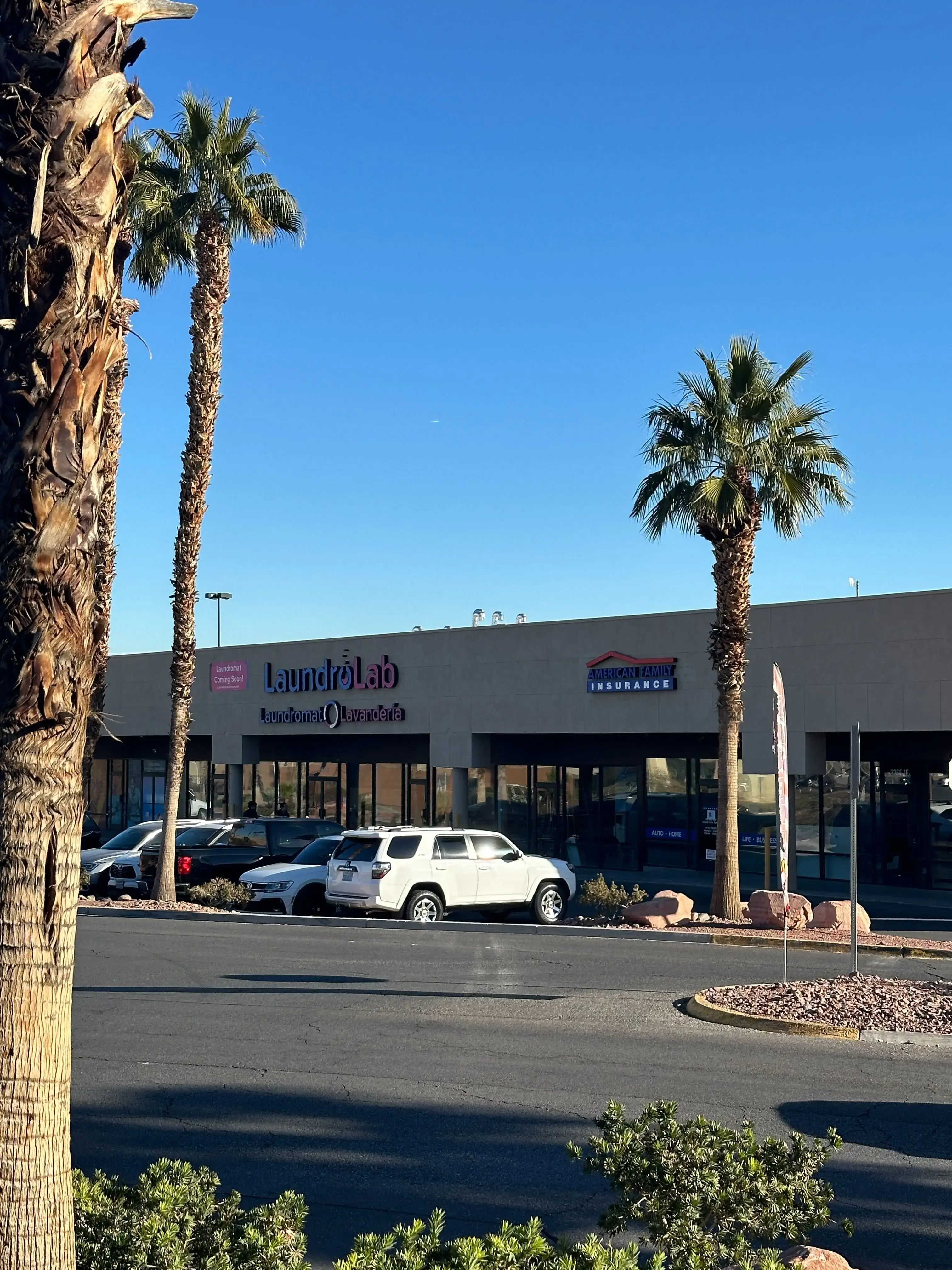 LaundroLab Laundromat - Image 7