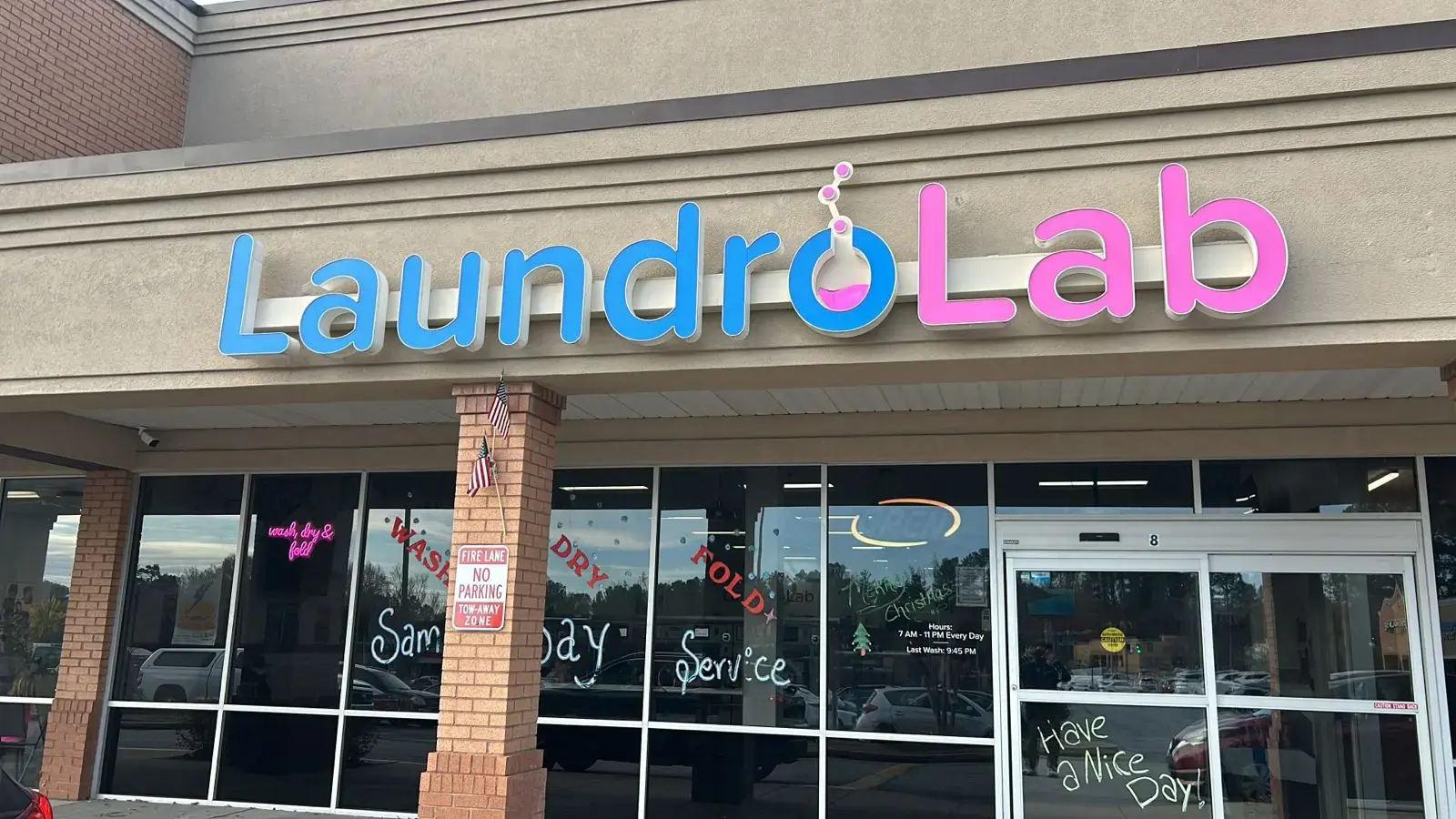 LaundroLab Laundromat - Image 4