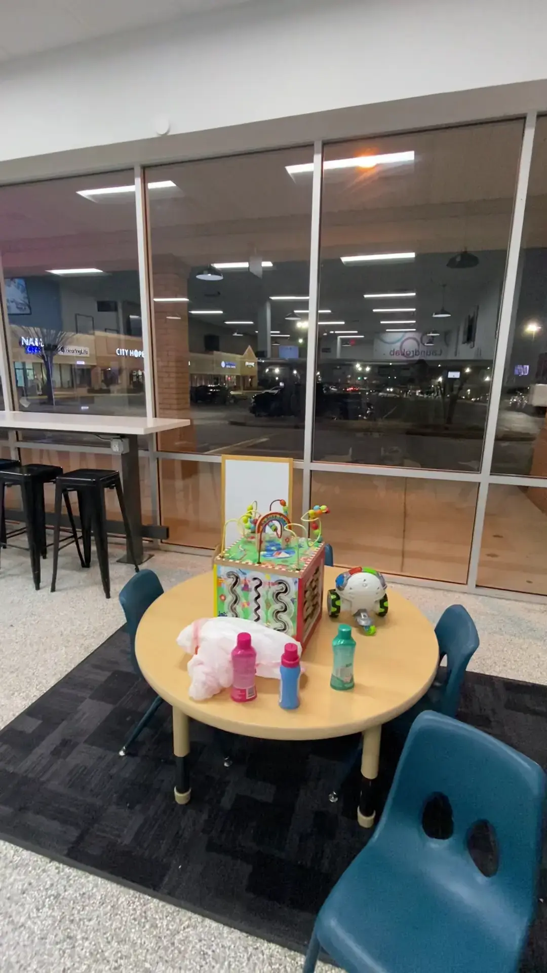 LaundroLab Laundromat - Image 12