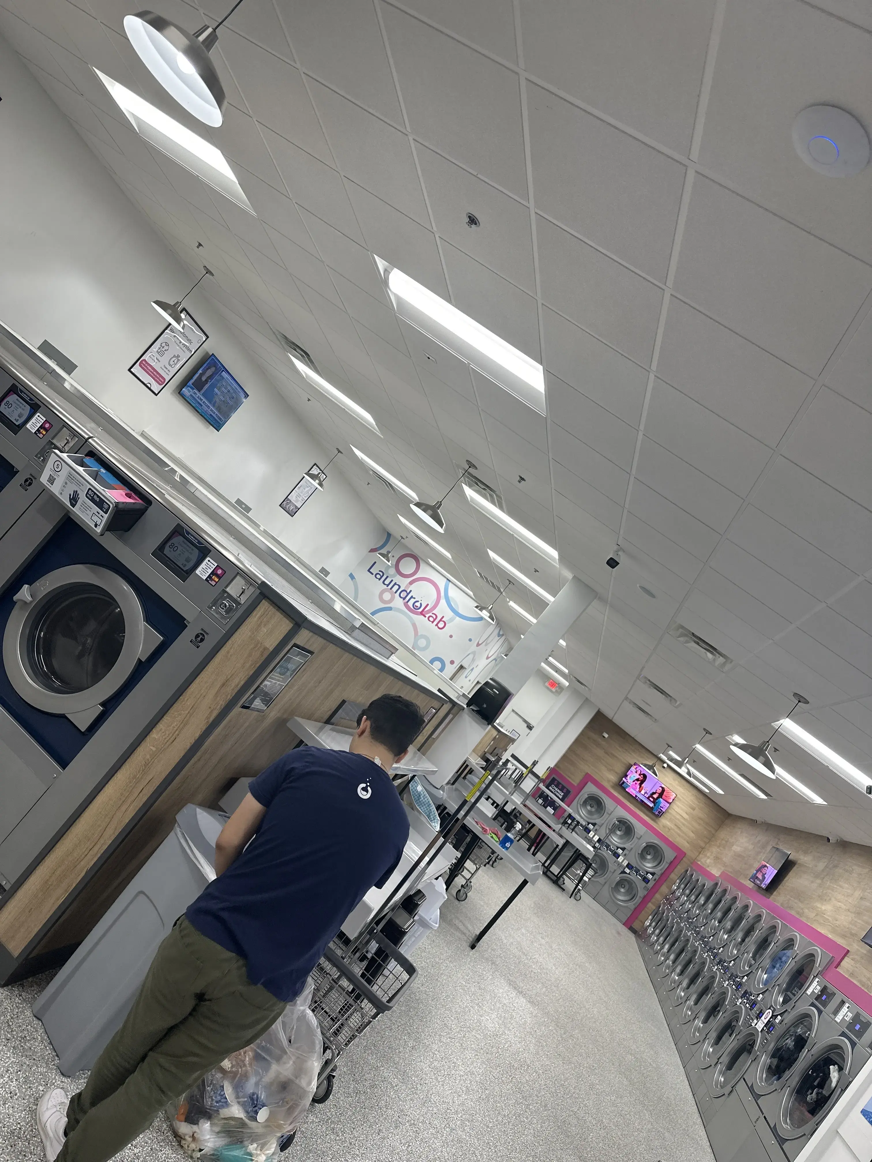 LaundroLab Laundromat - Image 17