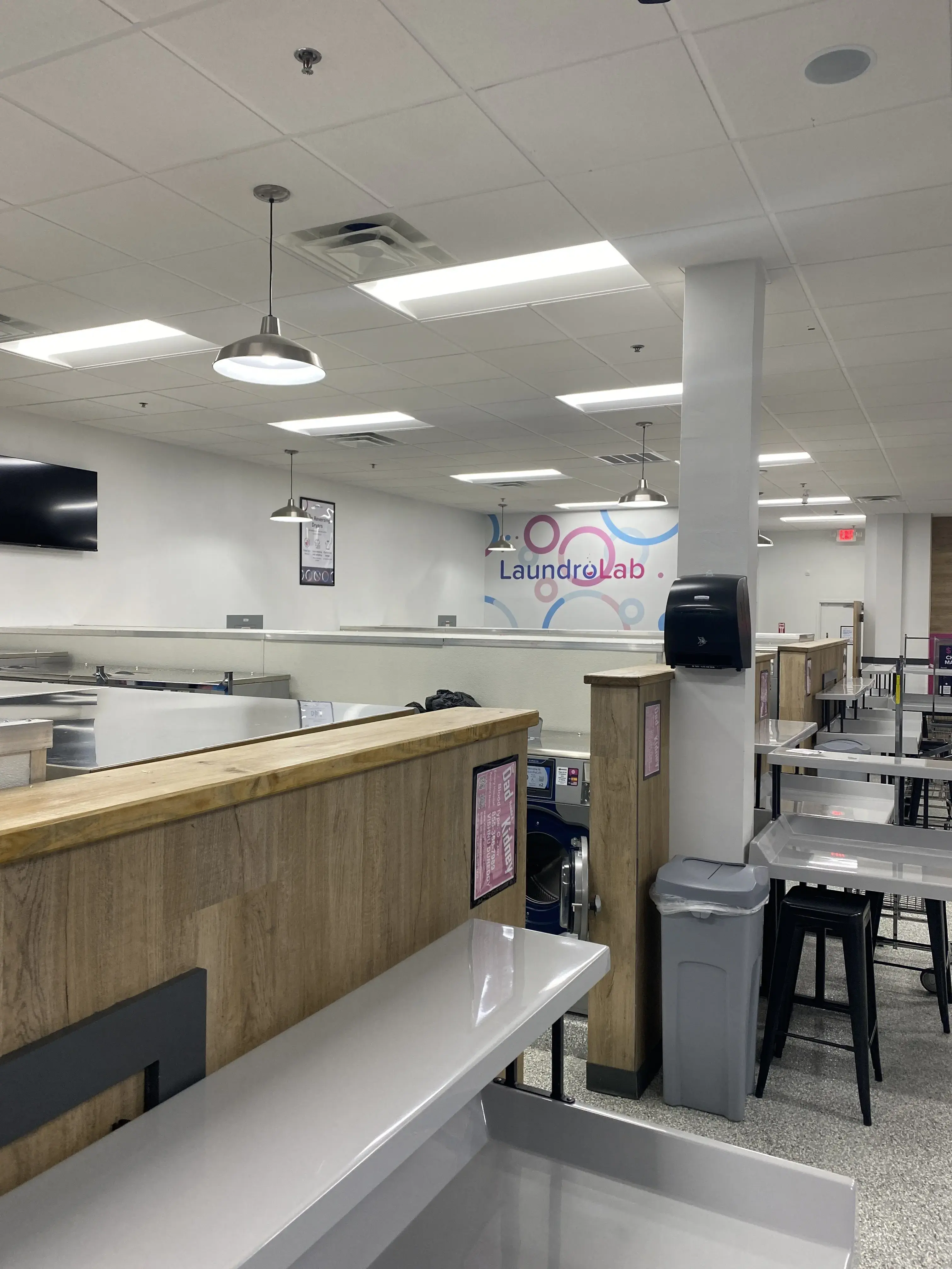 LaundroLab Laundromat - Image 10