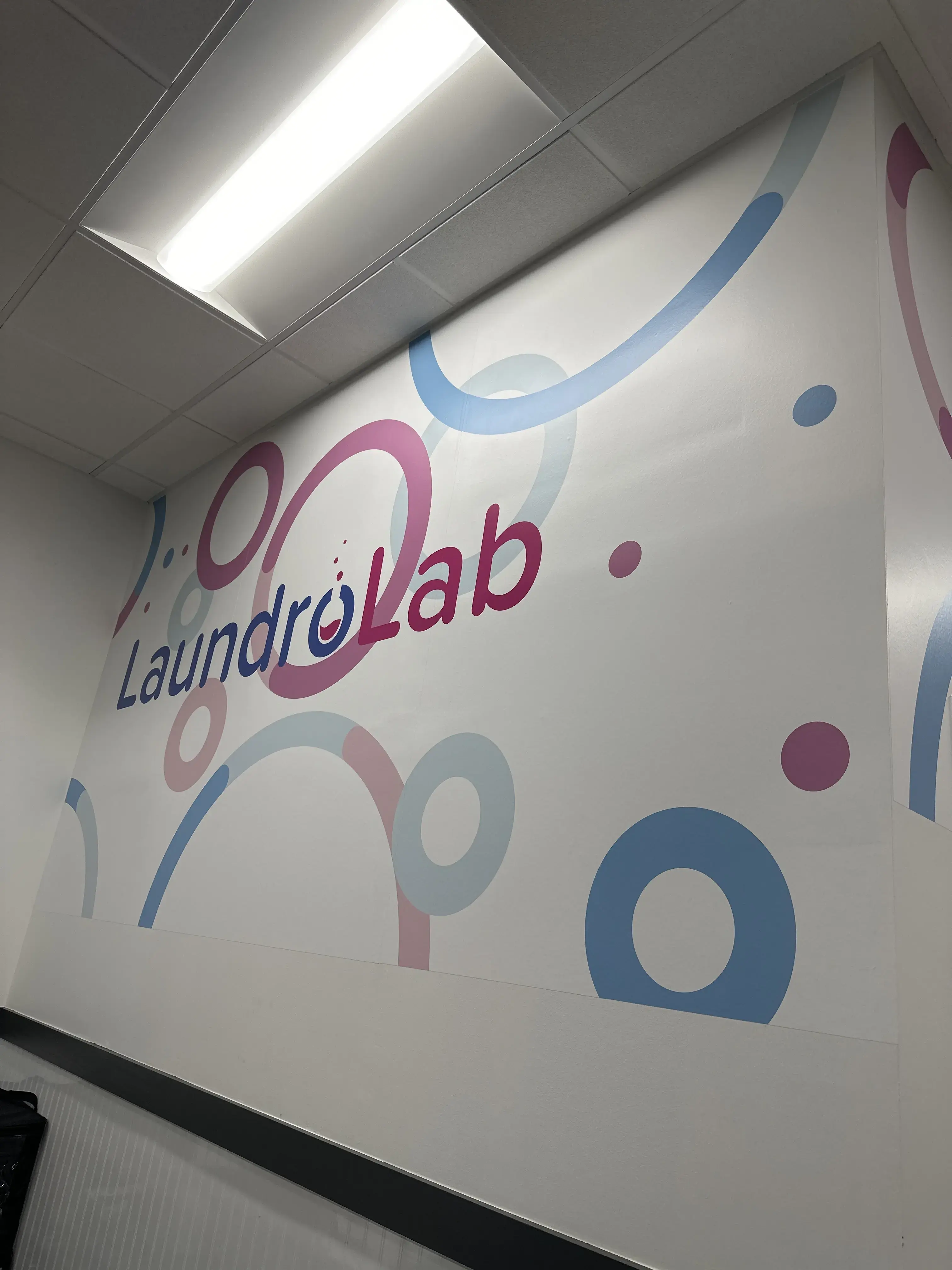 LaundroLab Laundromat - Image 9