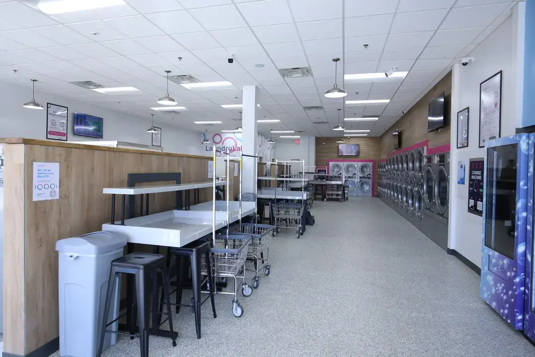 LaundroLab Laundromat thumbnail 11