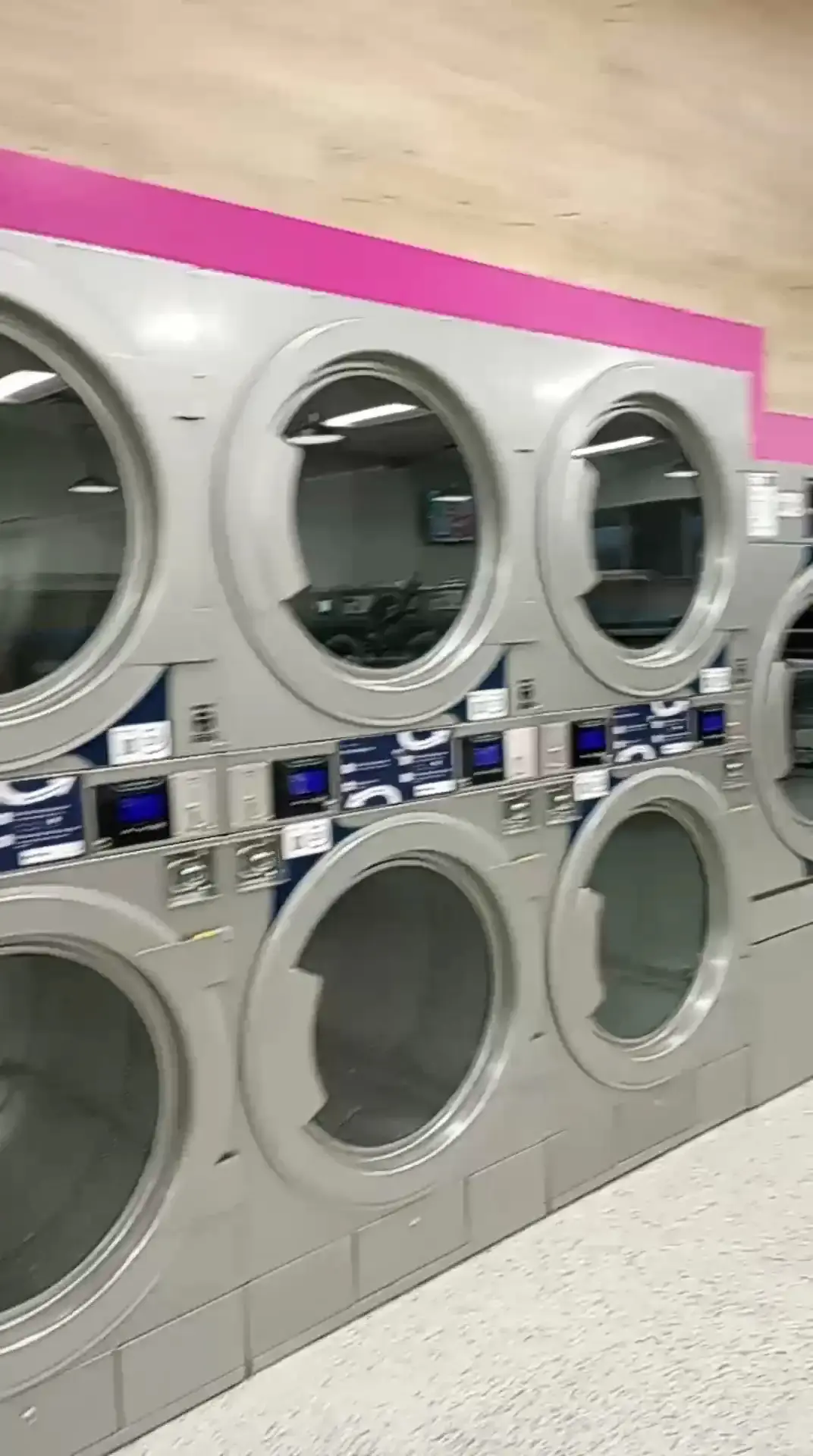 LaundroLab Laundromat thumbnail 8