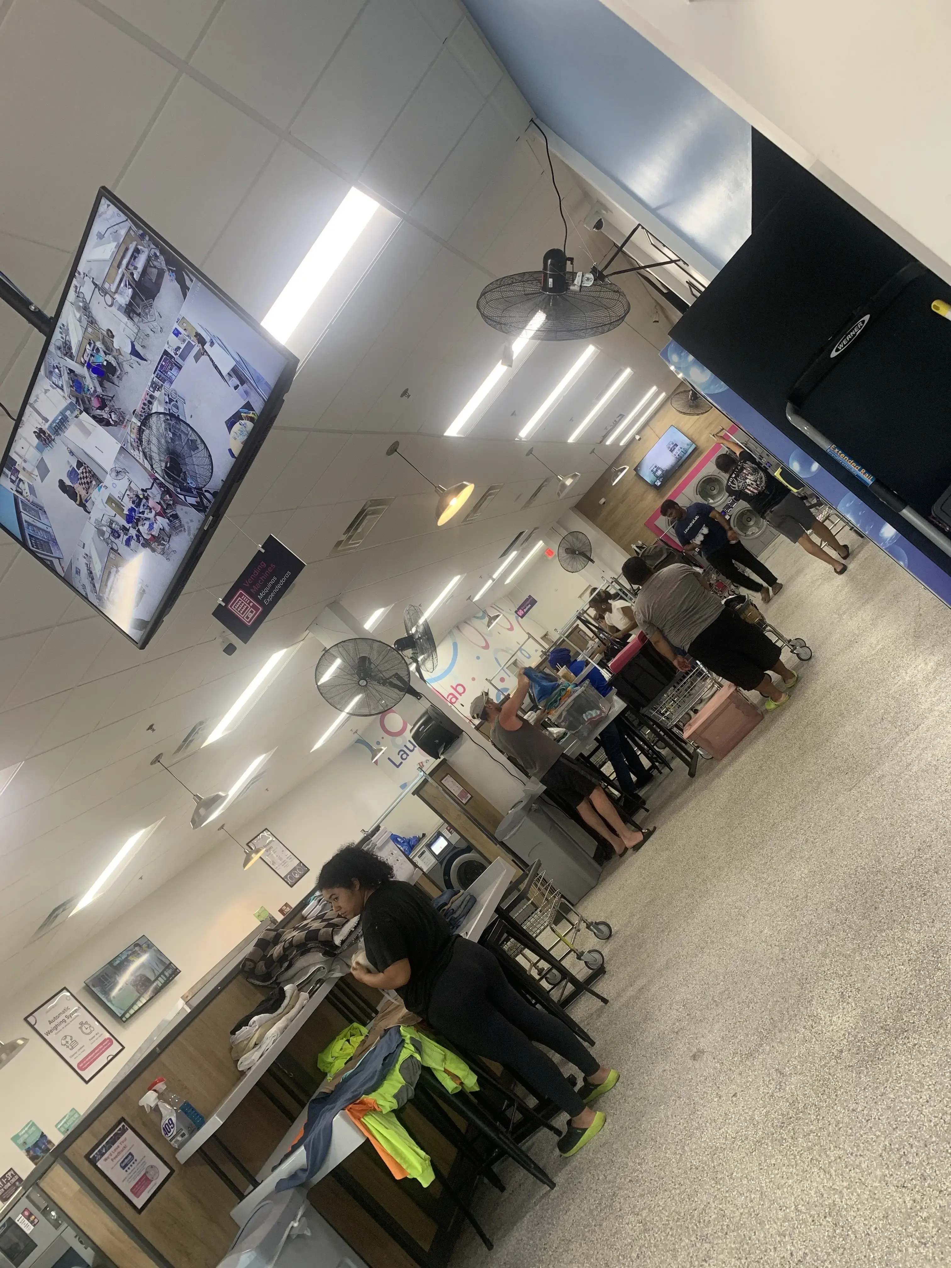 LaundroLab Laundromat thumbnail 20