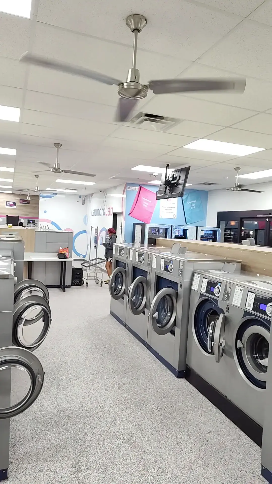 LaundroLab Laundromat thumbnail 10