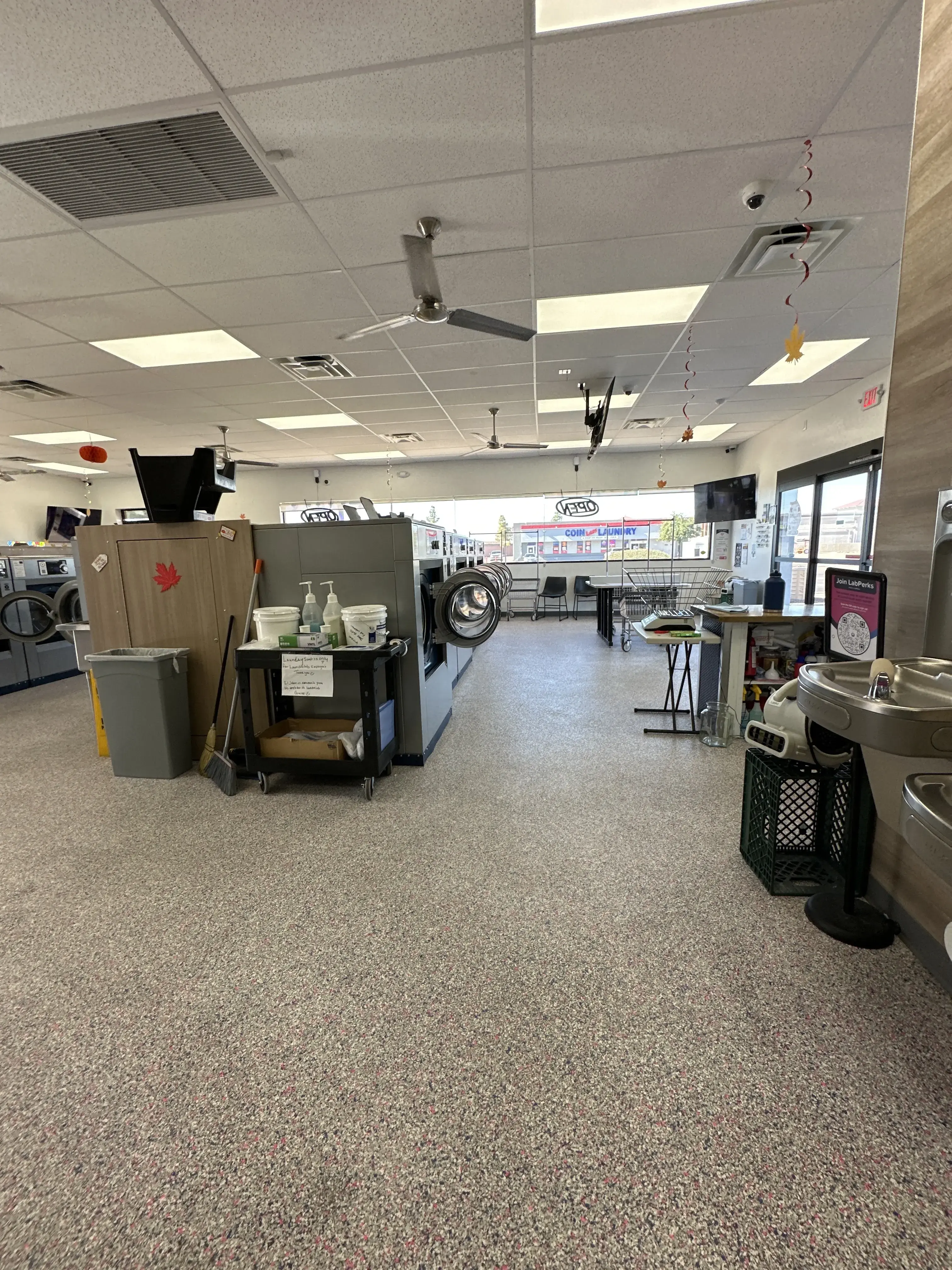 LaundroLab Laundromat - Image 18