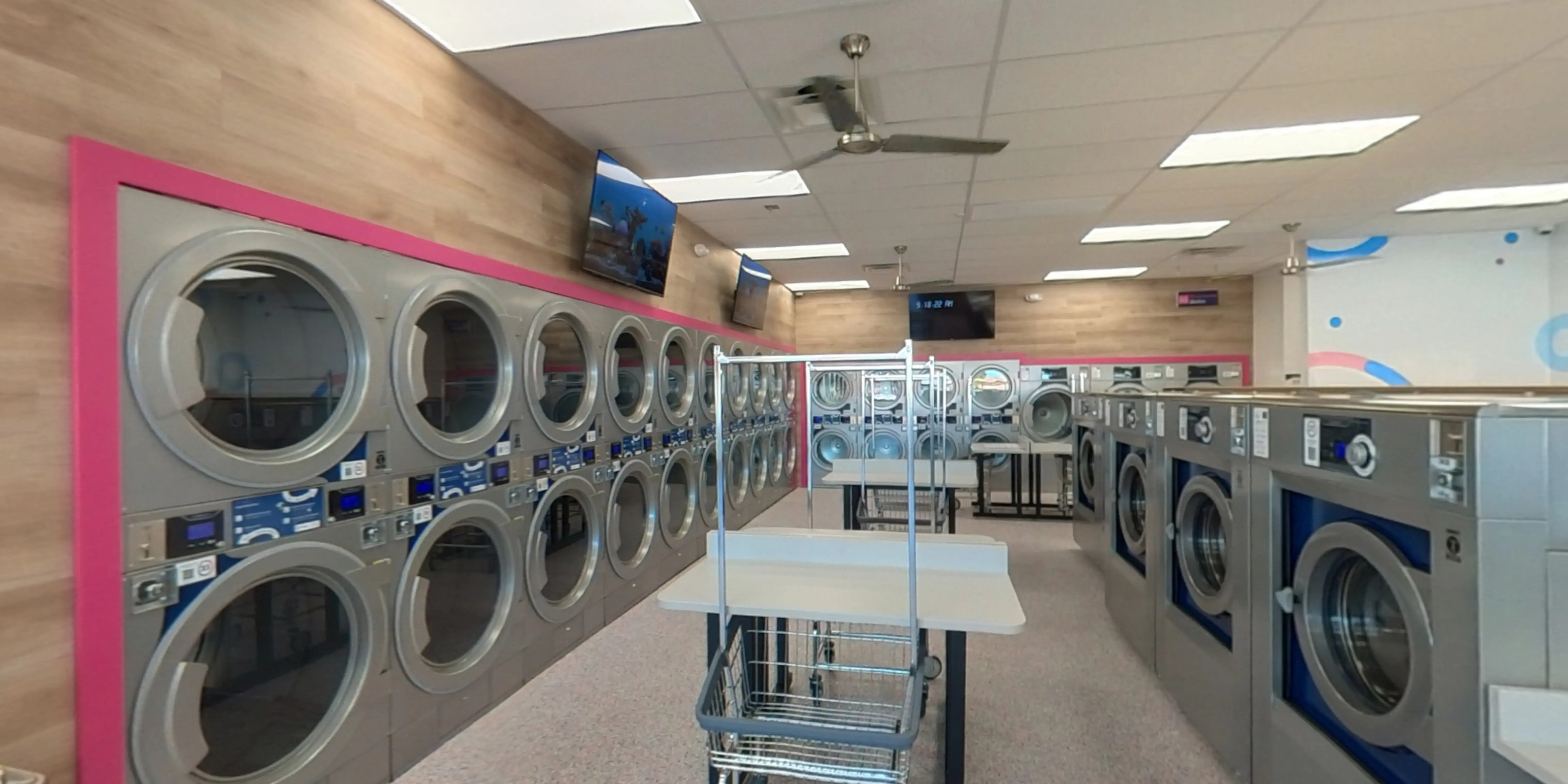 LaundroLab Laundromat thumbnail 13