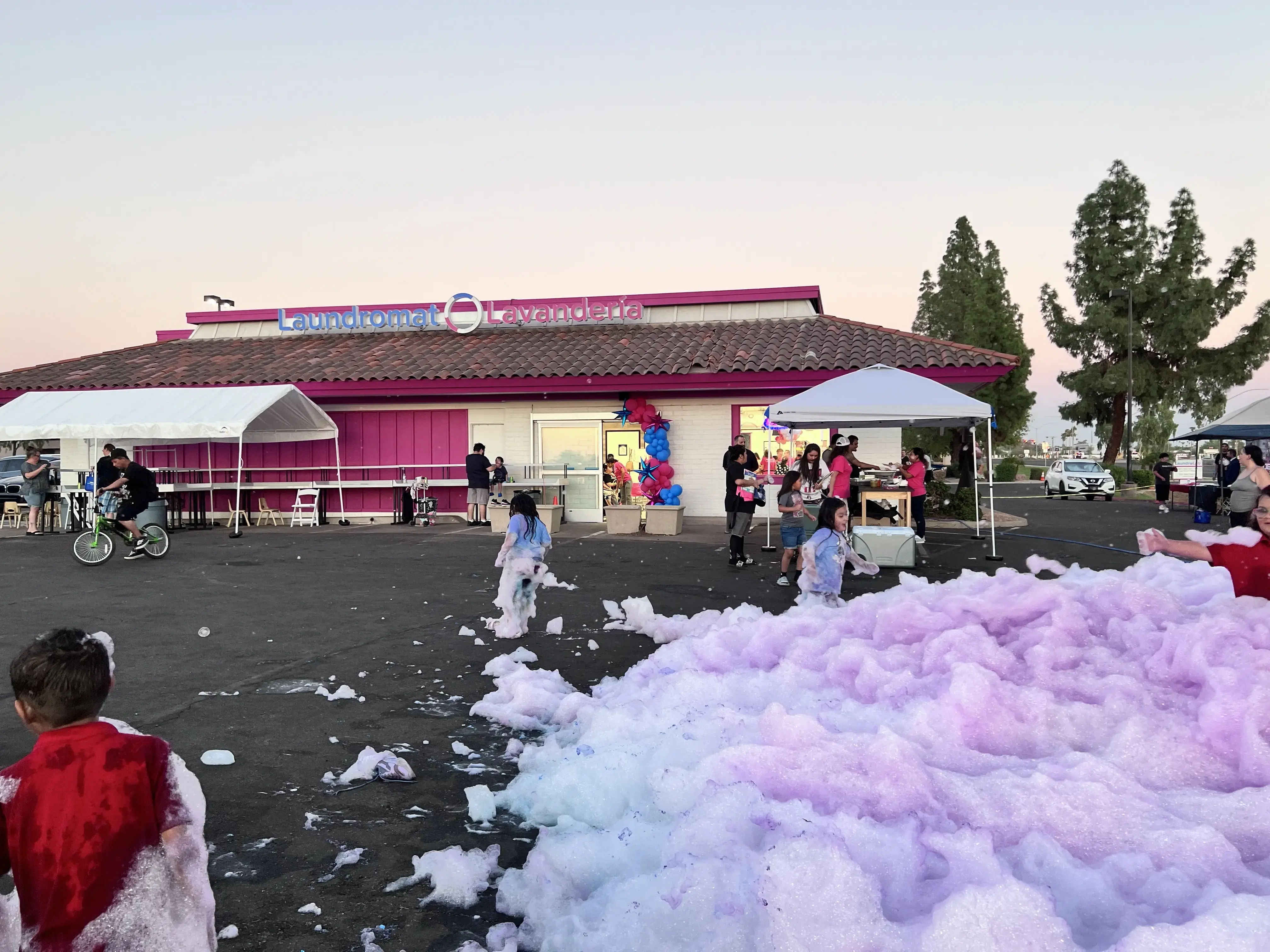 LaundroLab Laundromat - Image 9