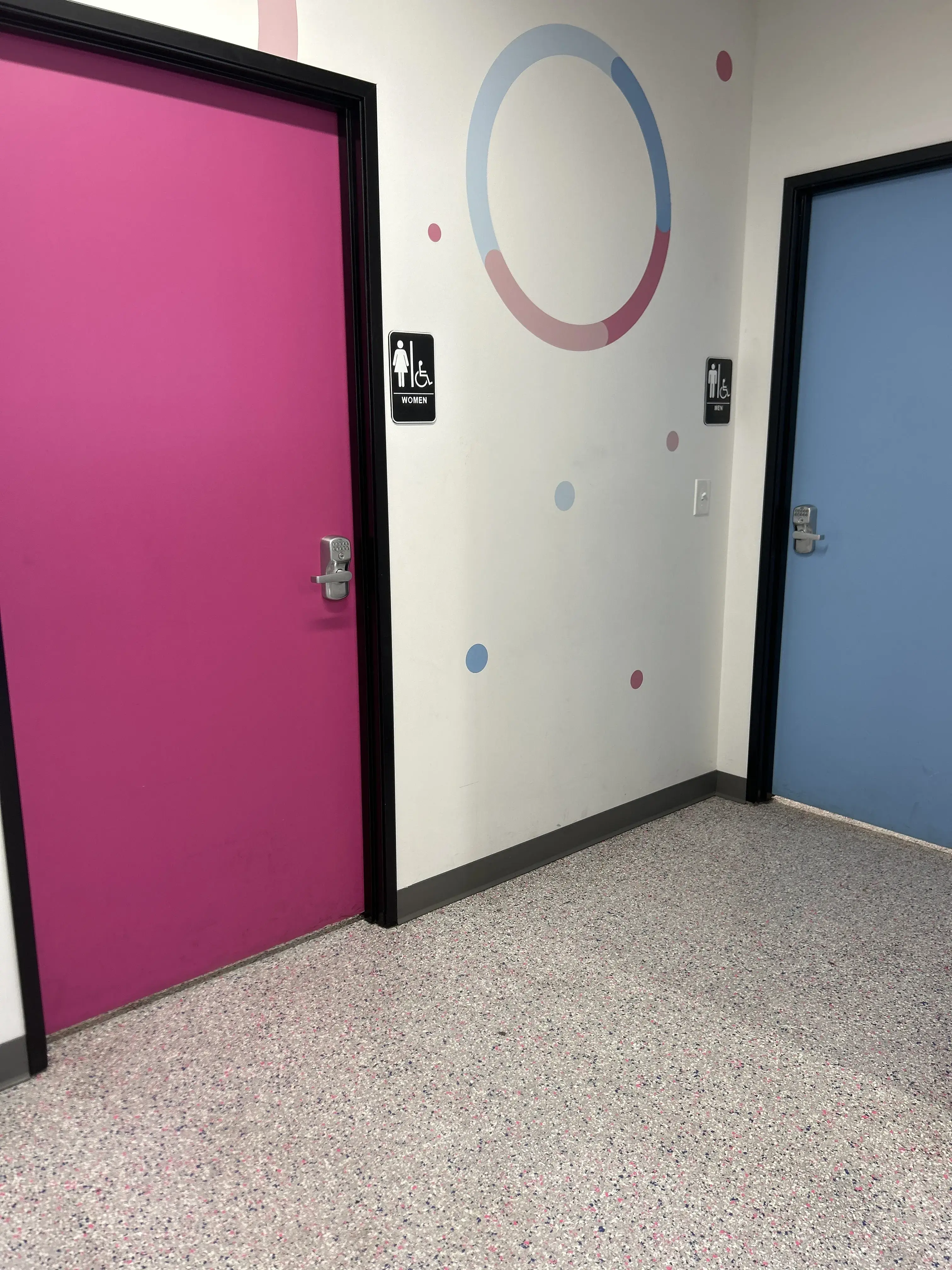 LaundroLab Laundromat thumbnail 10