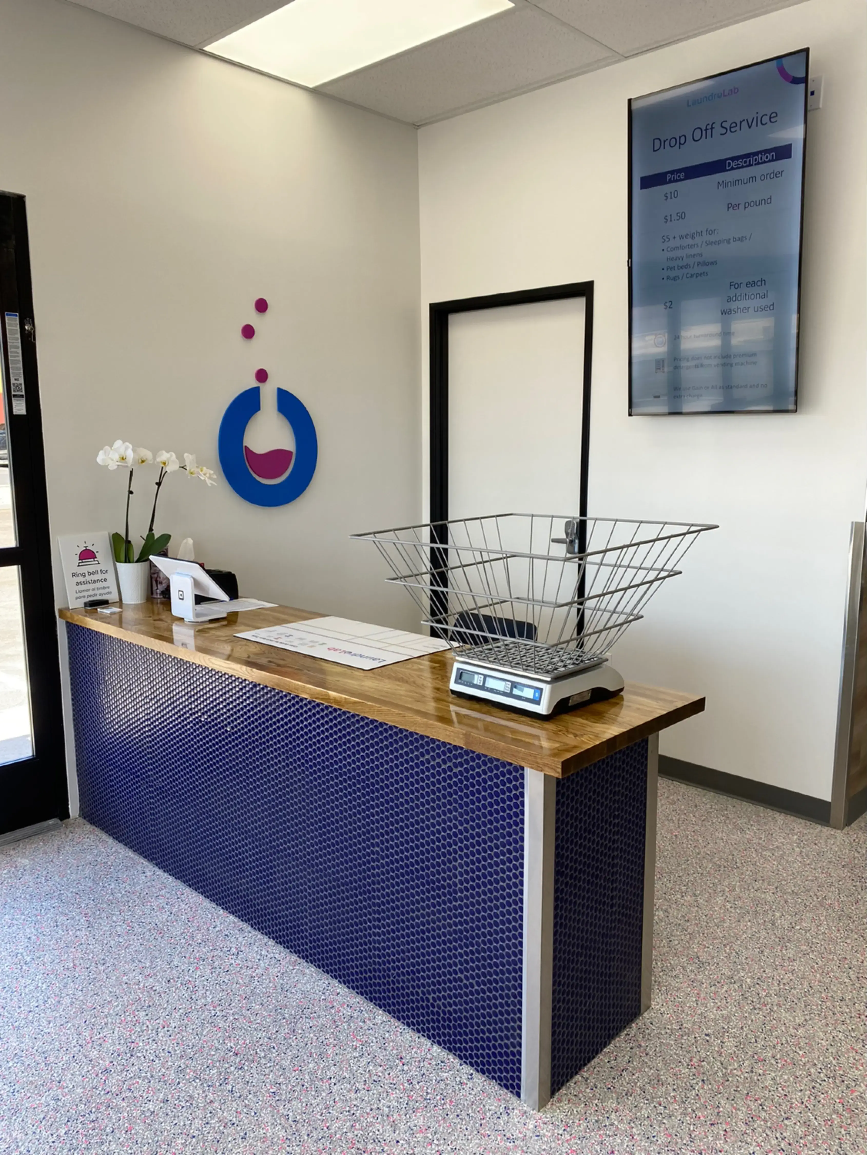 LaundroLab Laundromat - Image 8