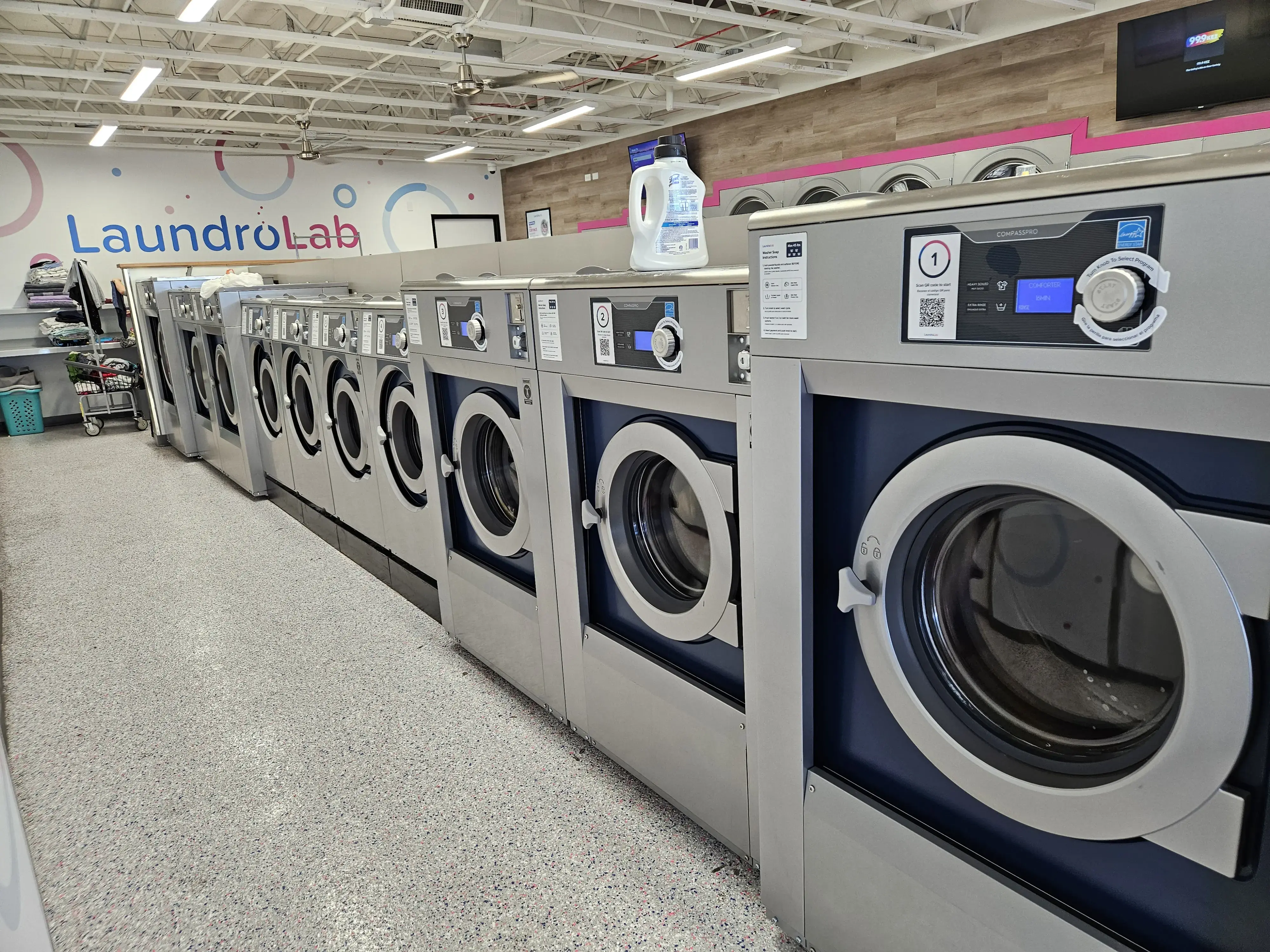 LaundroLab Laundromat thumbnail 3