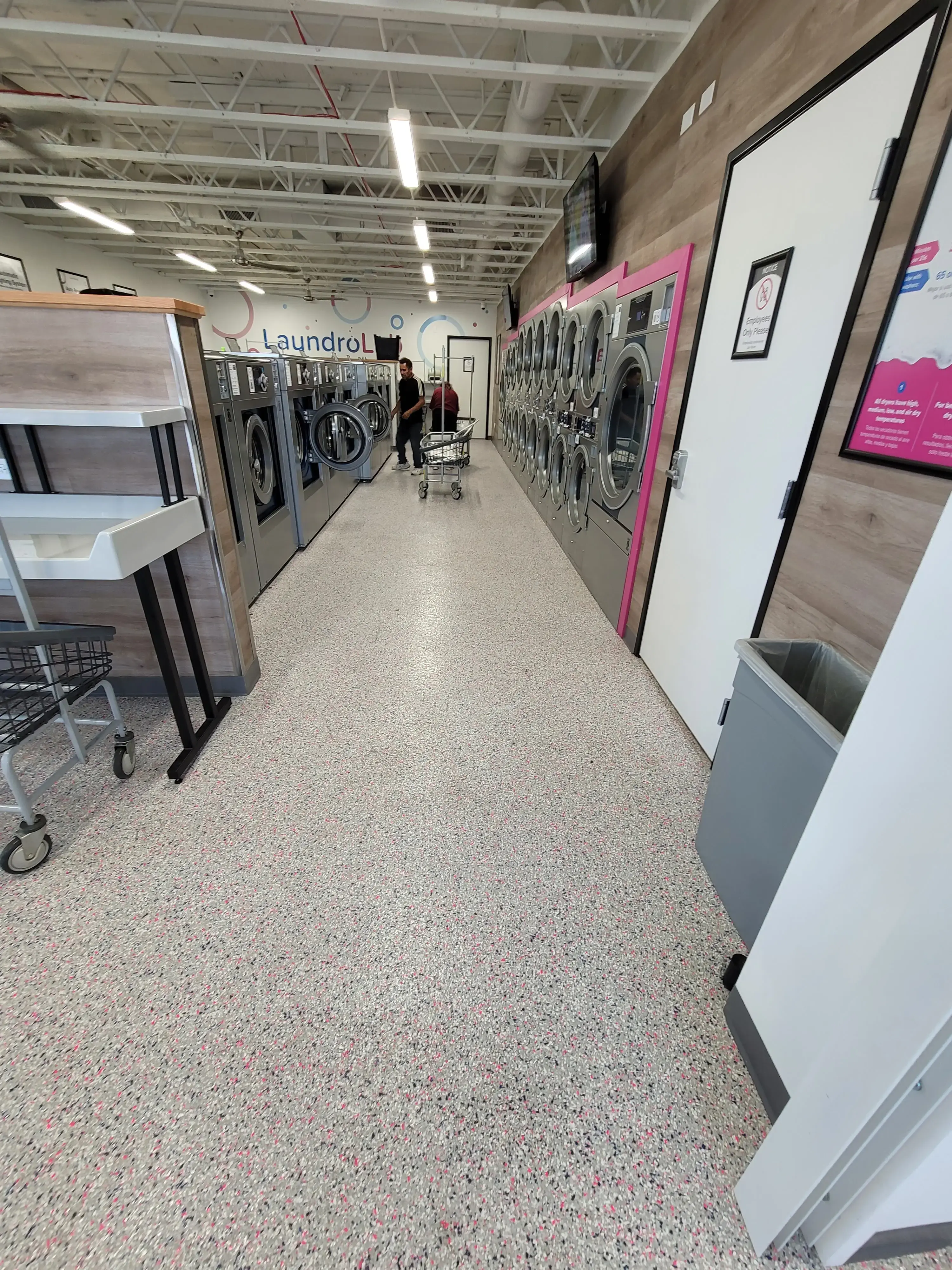 LaundroLab Laundromat - Image 19