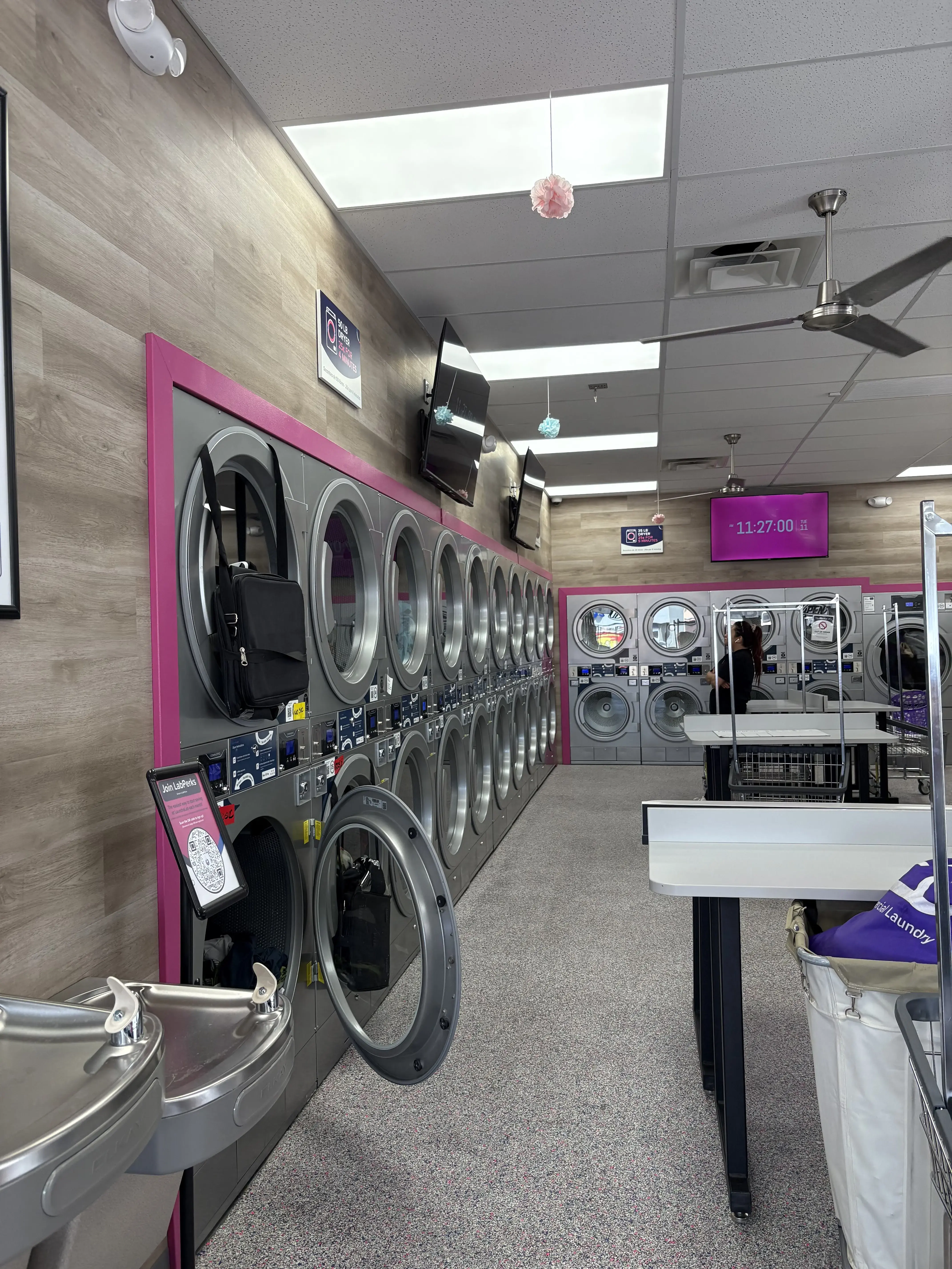 LaundroLab Laundromat - Image 5