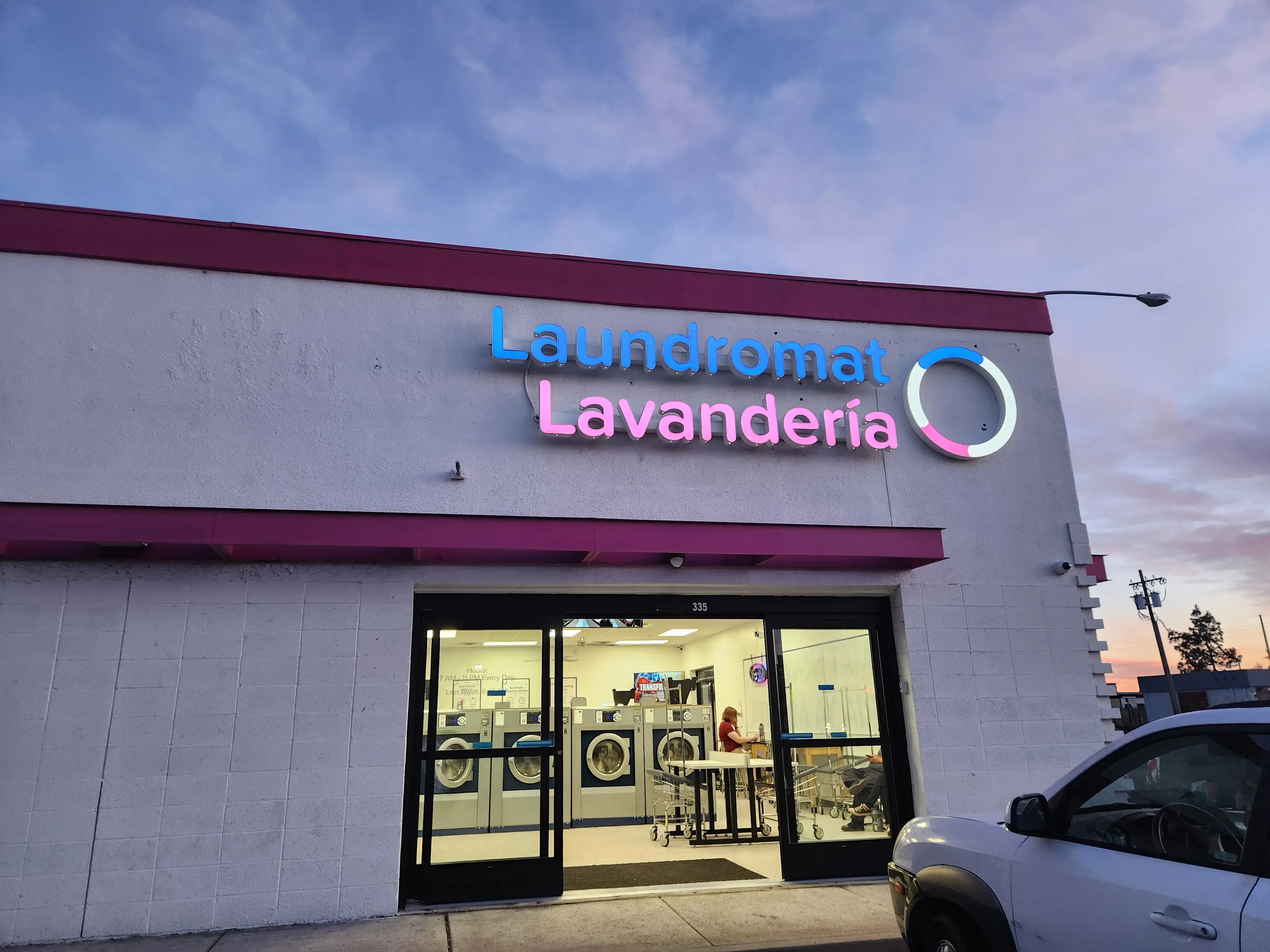 LaundroLab Laundromat thumbnail 3