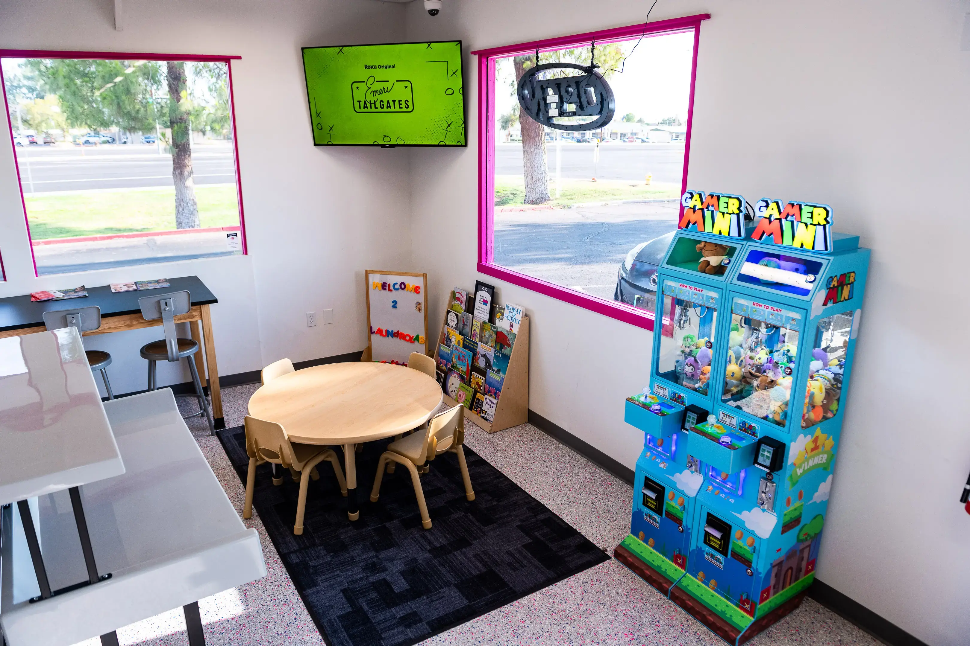 LaundroLab Laundromat - Image 12