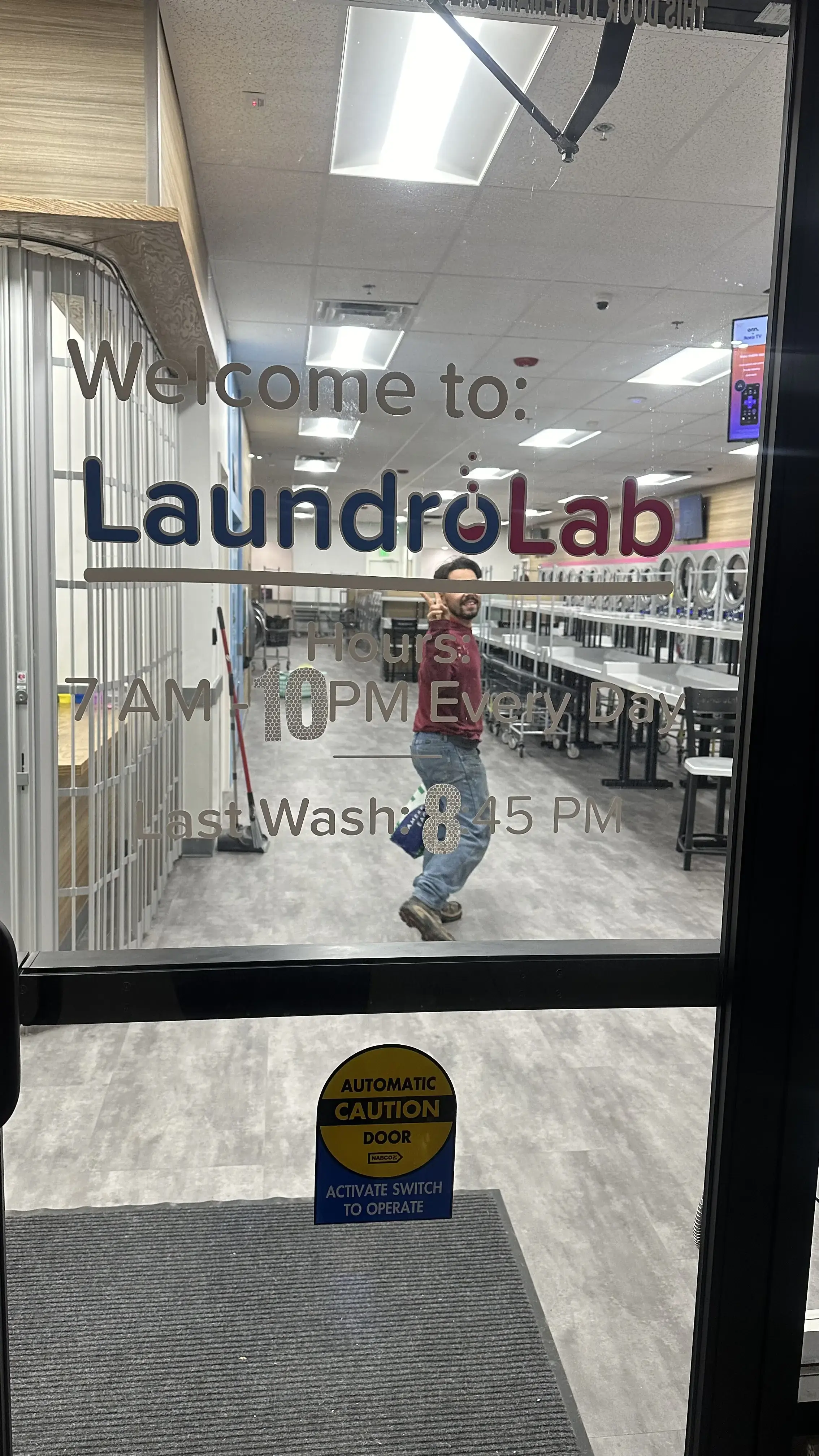 LaundroLab Laundromat - Image 8