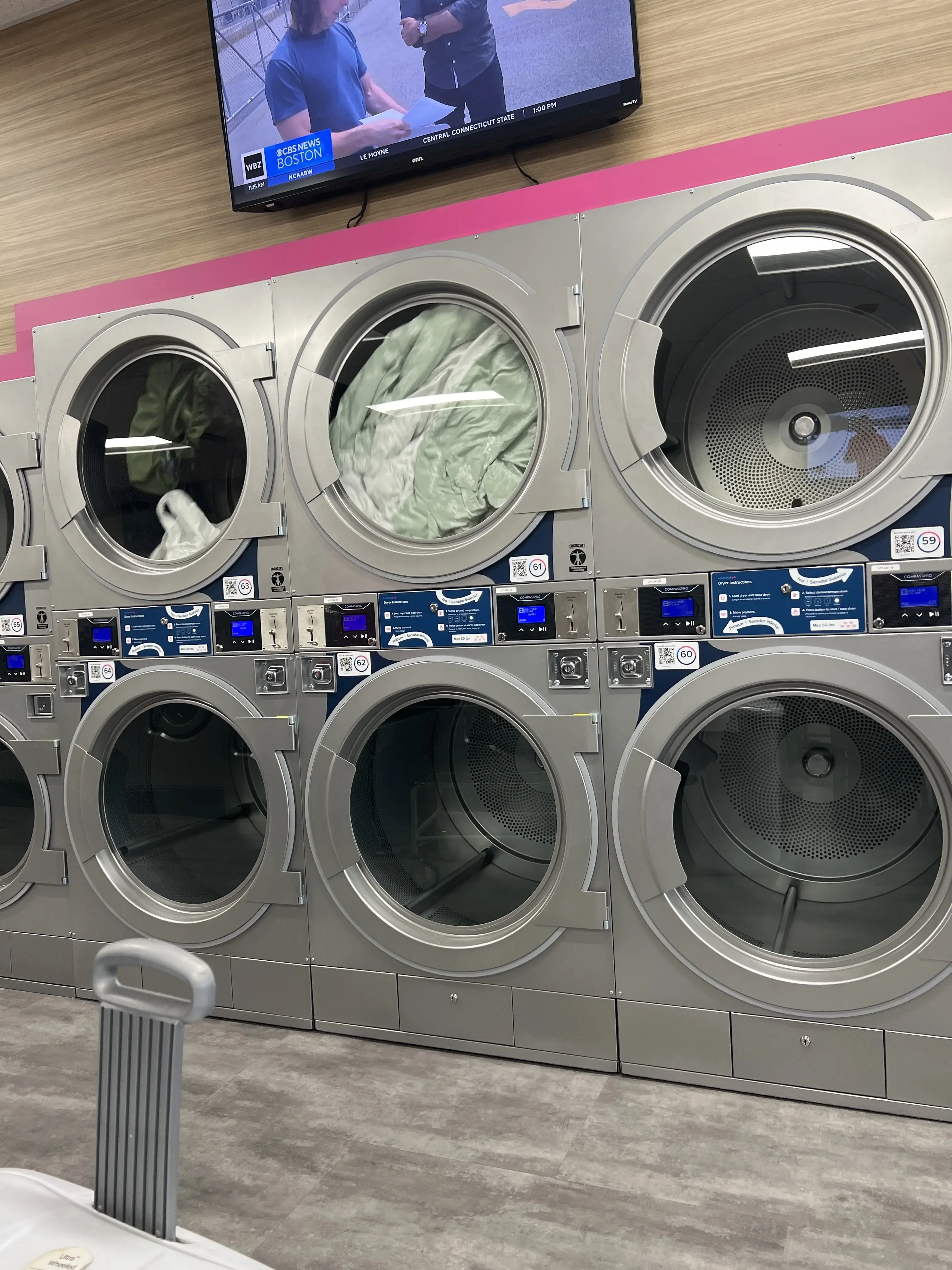 LaundroLab Laundromat - Image 12