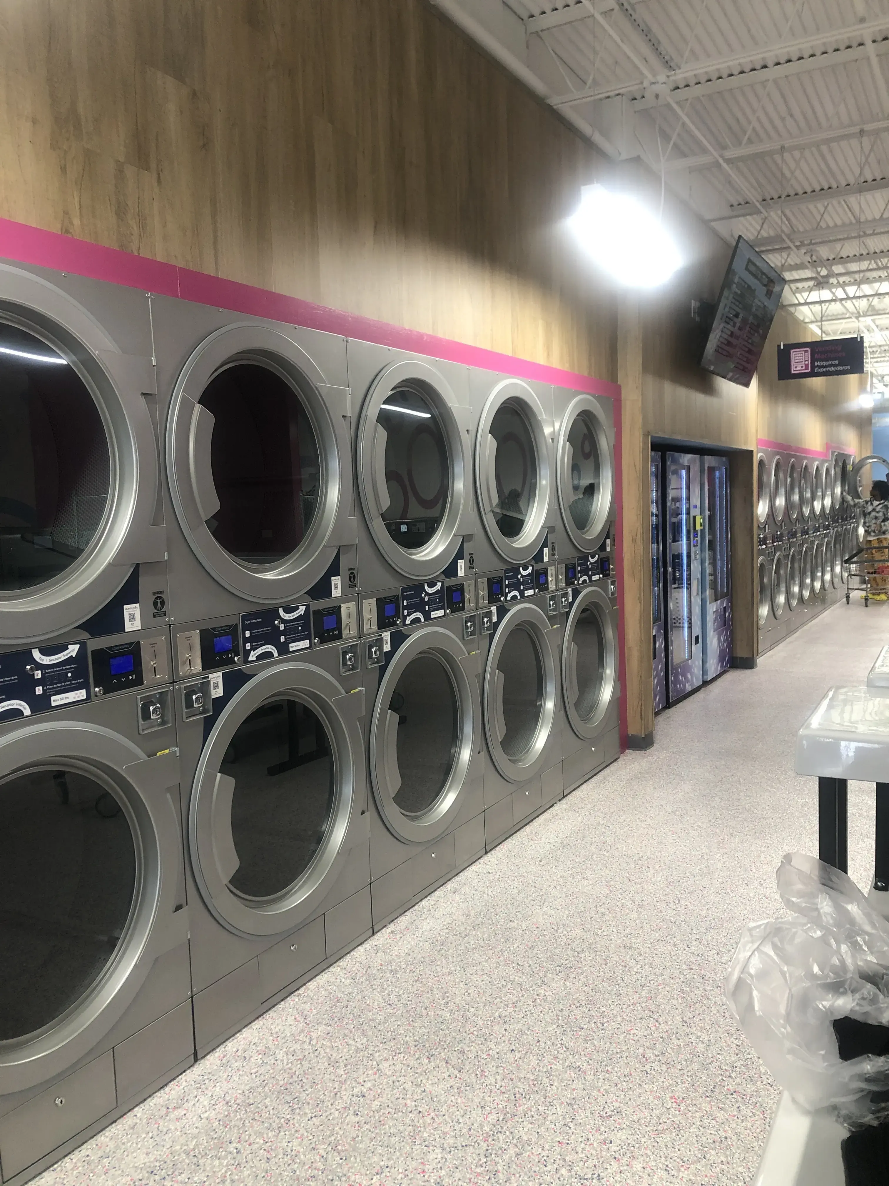 LaundroLab Laundromat thumbnail 18