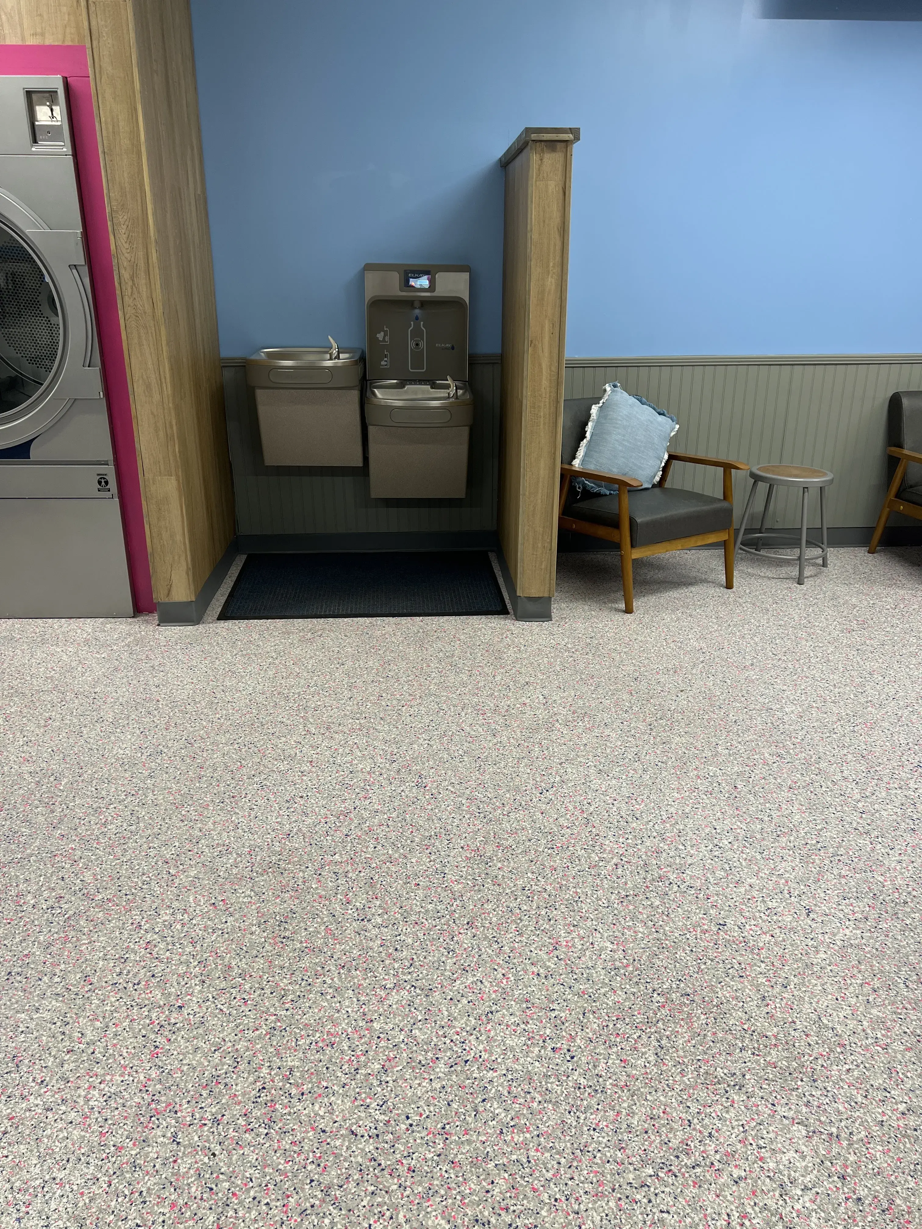 LaundroLab Laundromat - Image 8