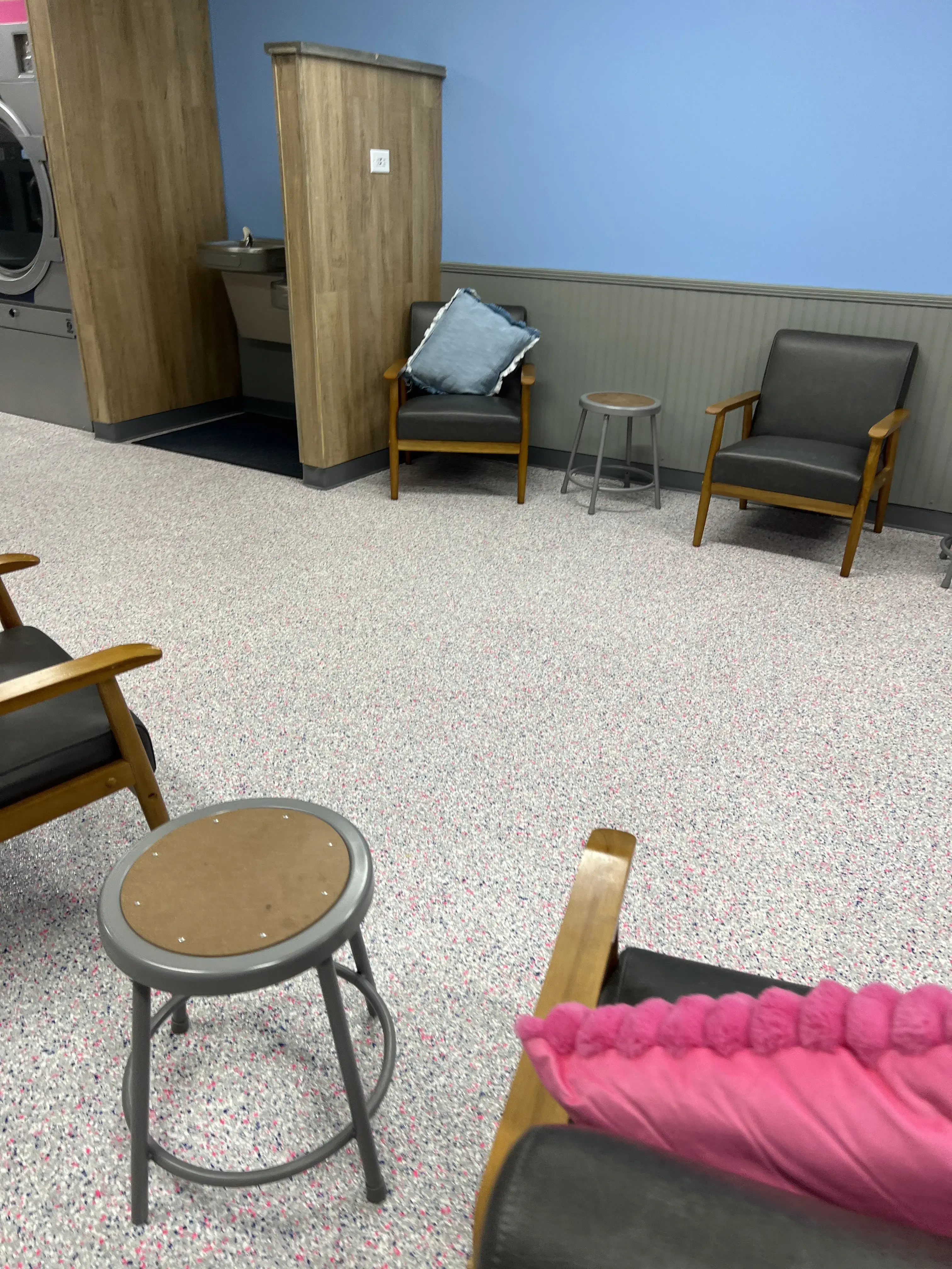 LaundroLab Laundromat - Image 12
