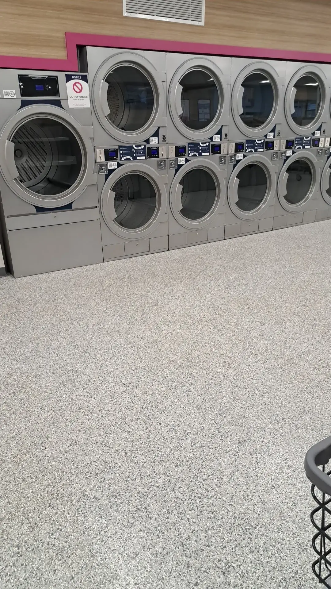 LaundroLab Laundromat - Image 6
