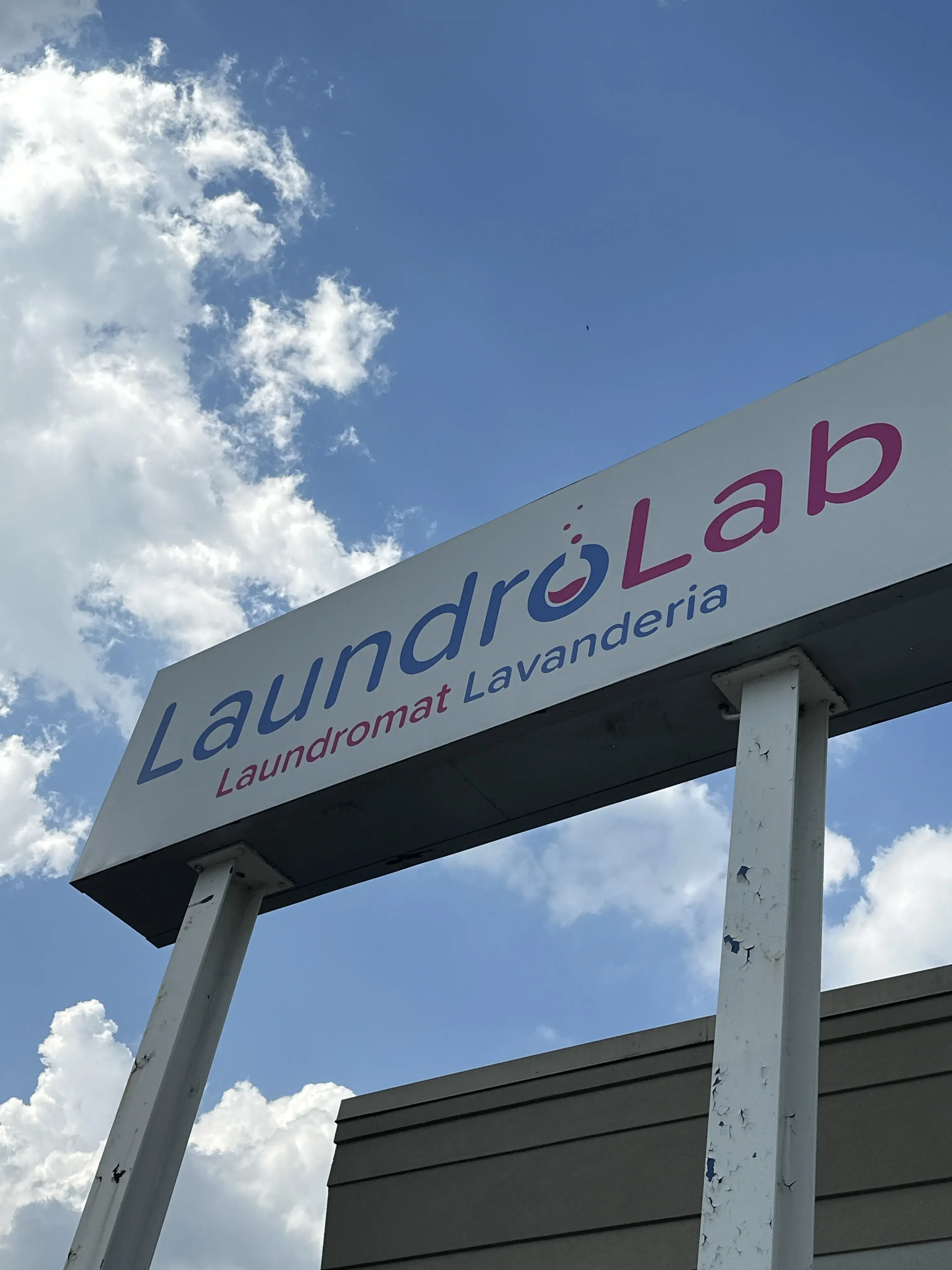 LaundroLab Laundromat - Image 4