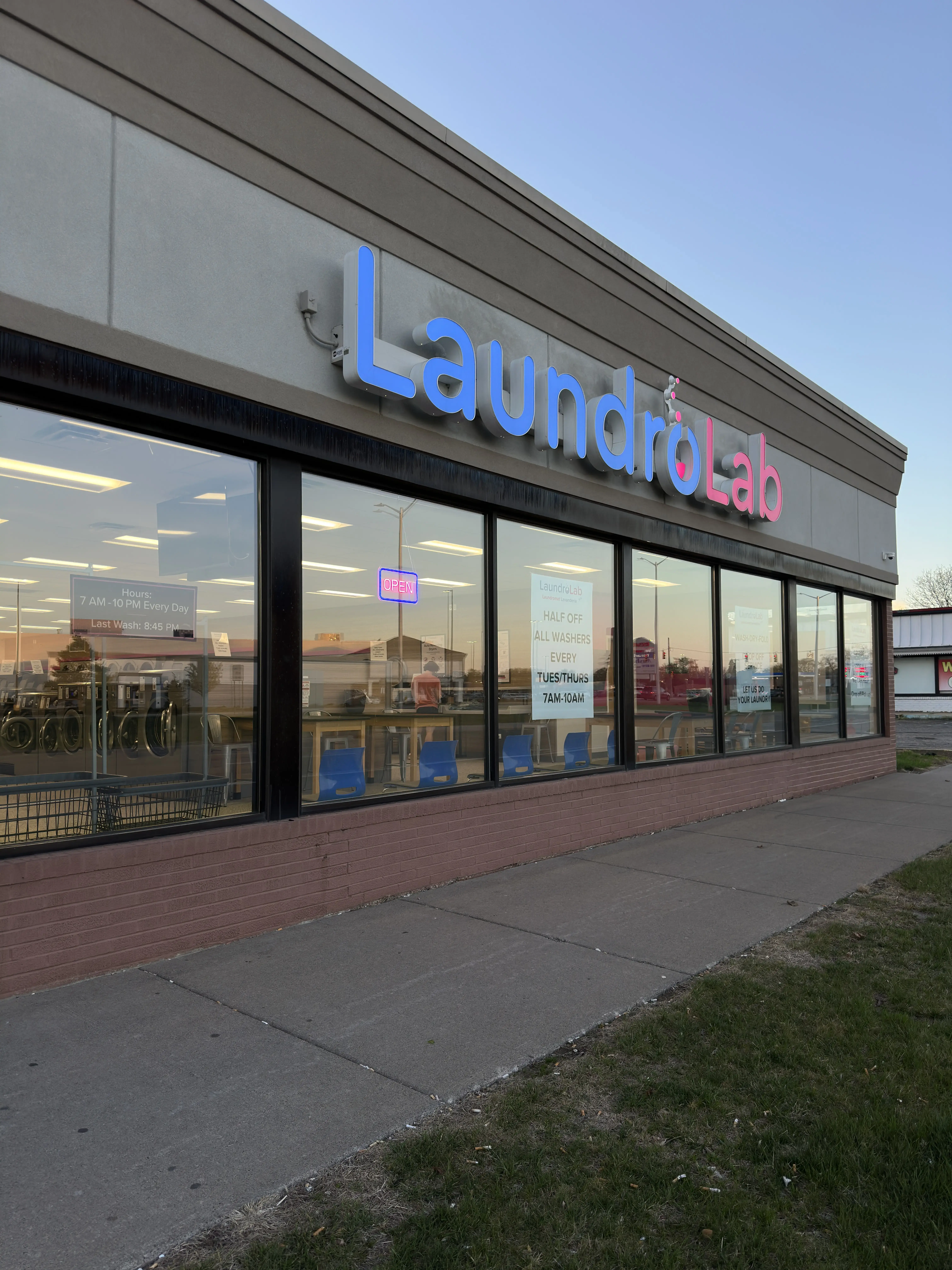 LaundroLab Laundromat - Image 7