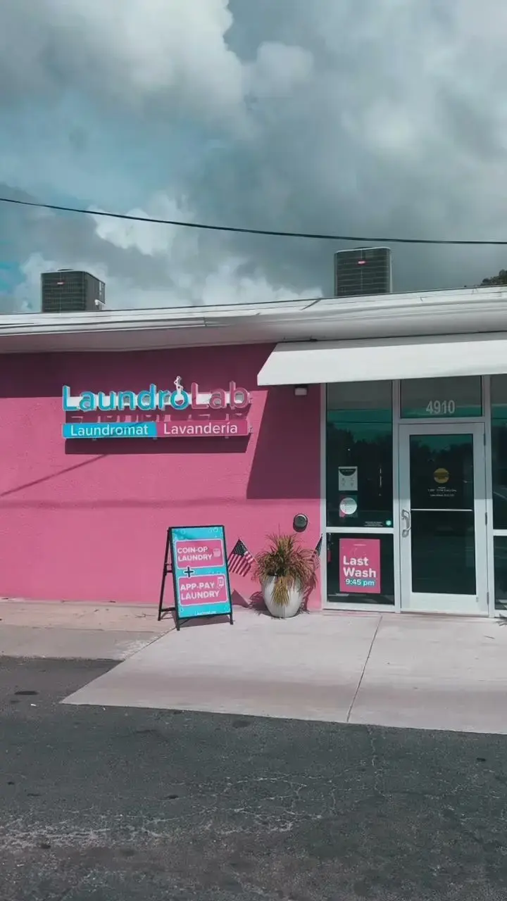 LaundroLab Laundromat - Image 2