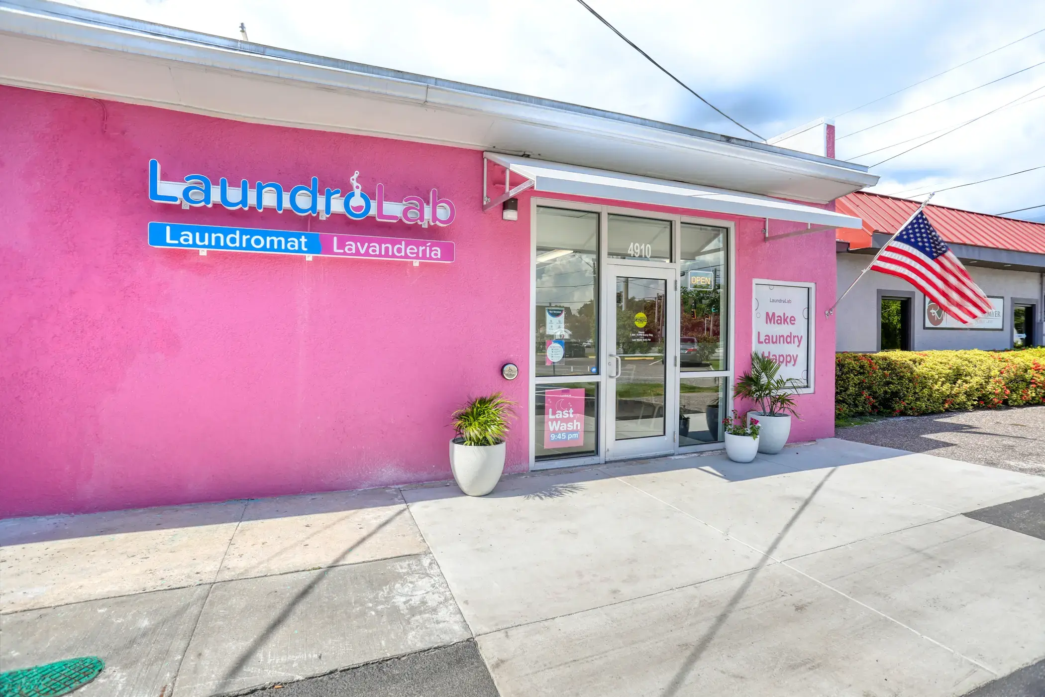 LaundroLab Laundromat - Image 4