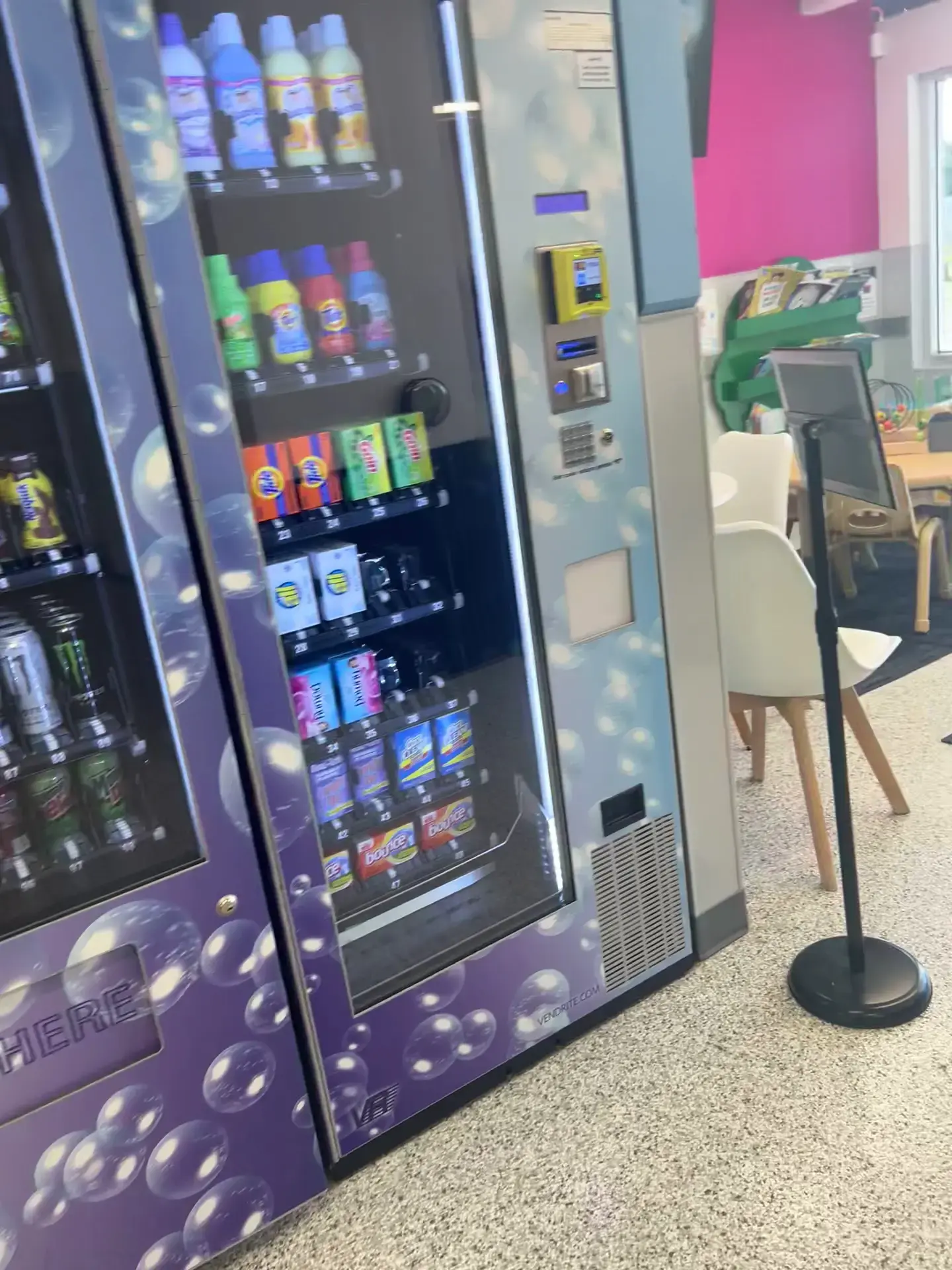 LaundroLab Laundromat thumbnail 8