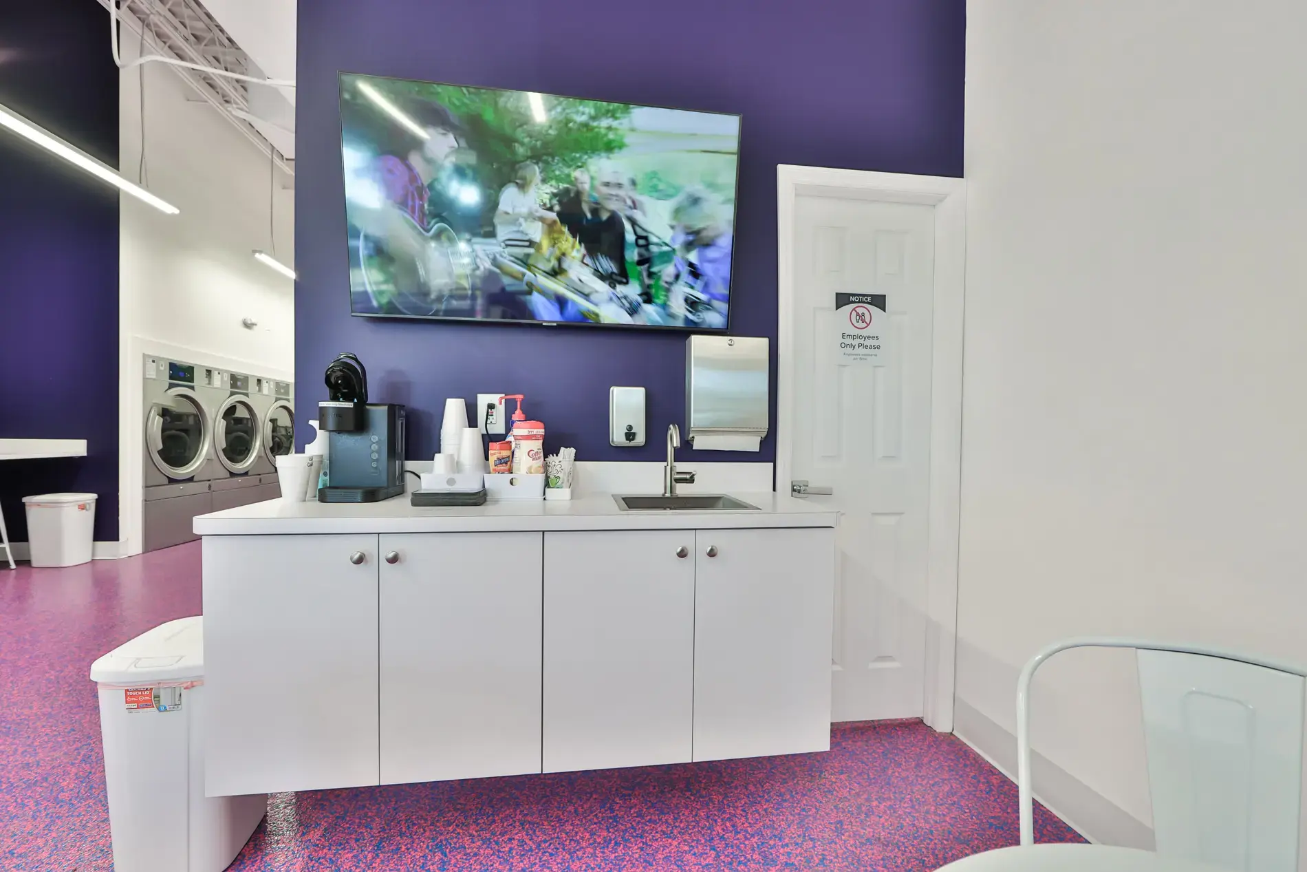 LaundroLab Laundromat thumbnail 10