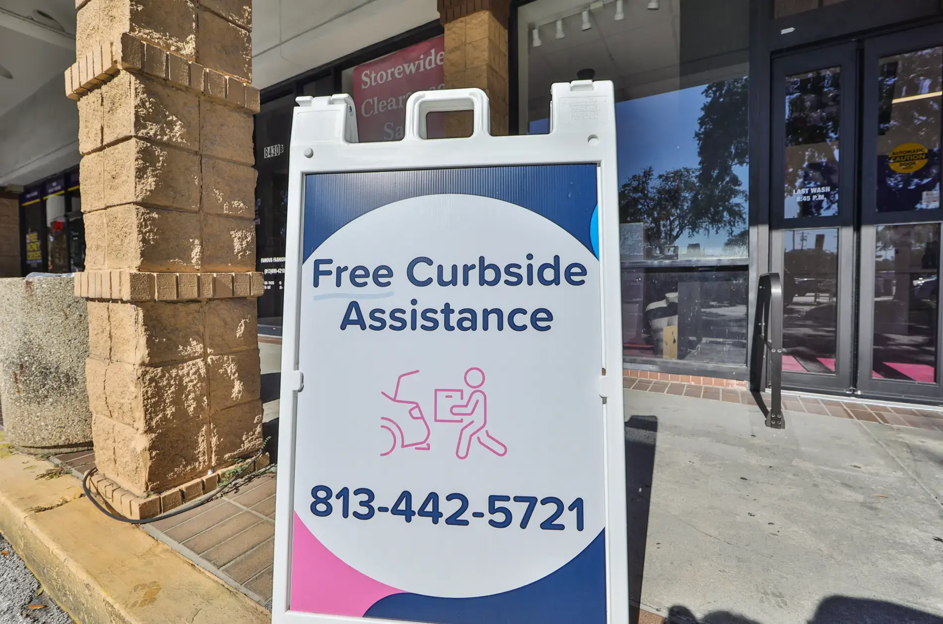 LaundroLab Laundromat thumbnail 11