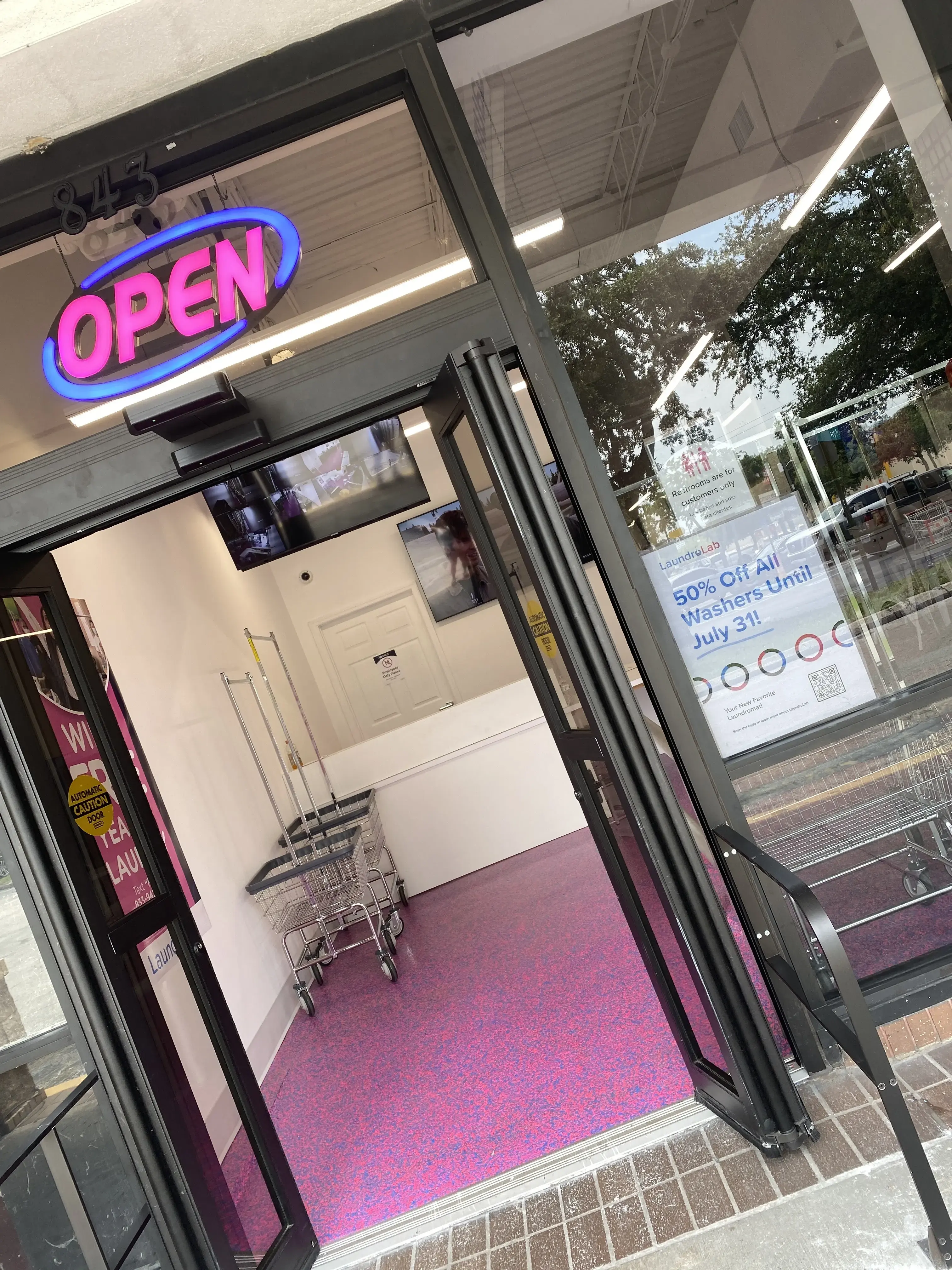 LaundroLab Laundromat thumbnail 20