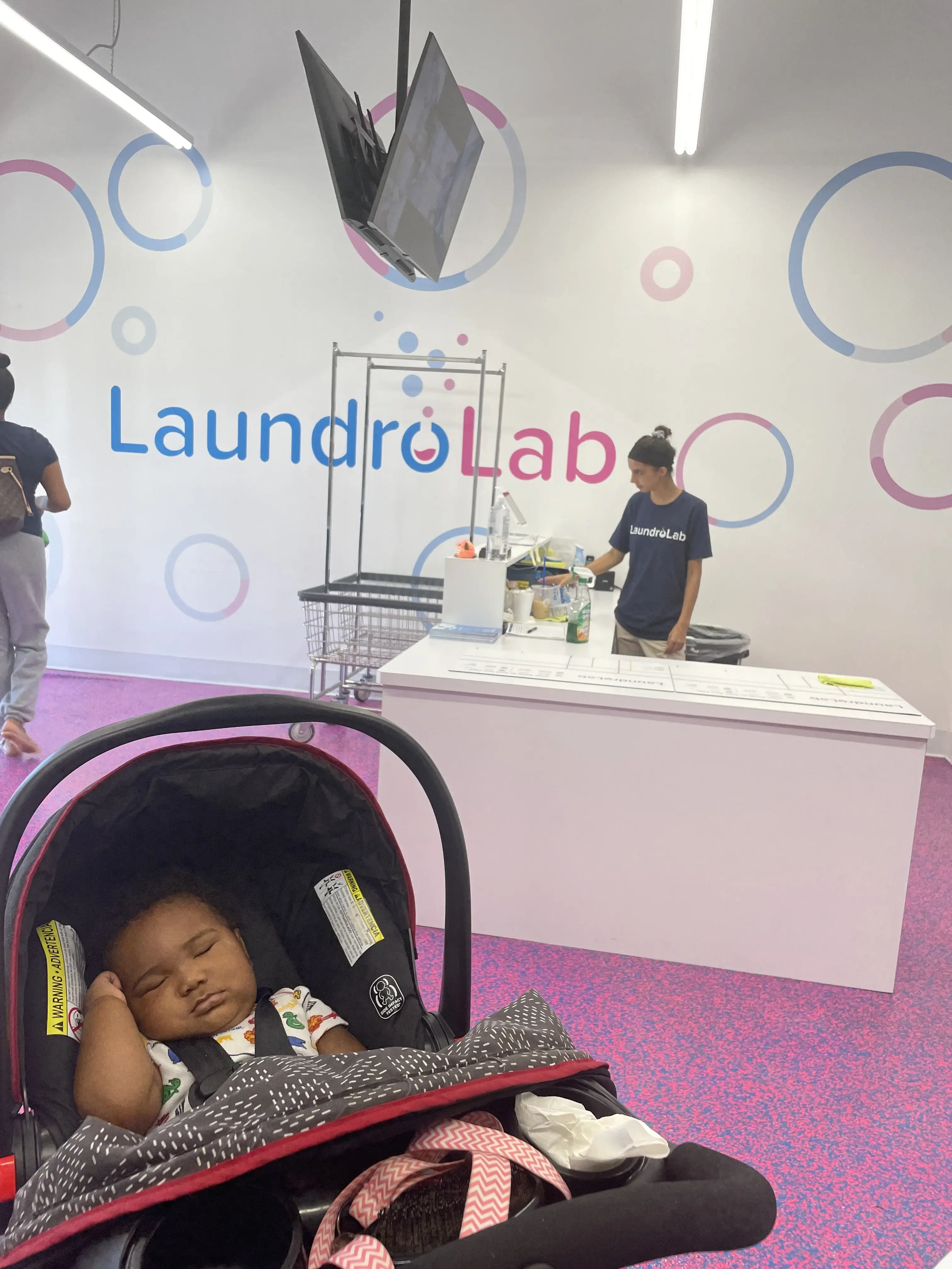 LaundroLab Laundromat - Image 17