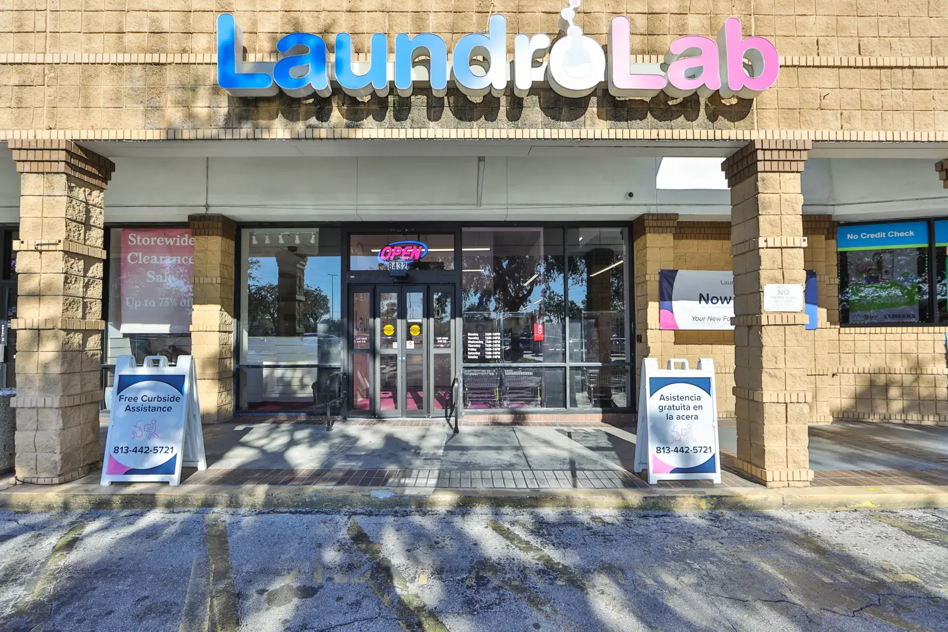 LaundroLab Laundromat - Image 9